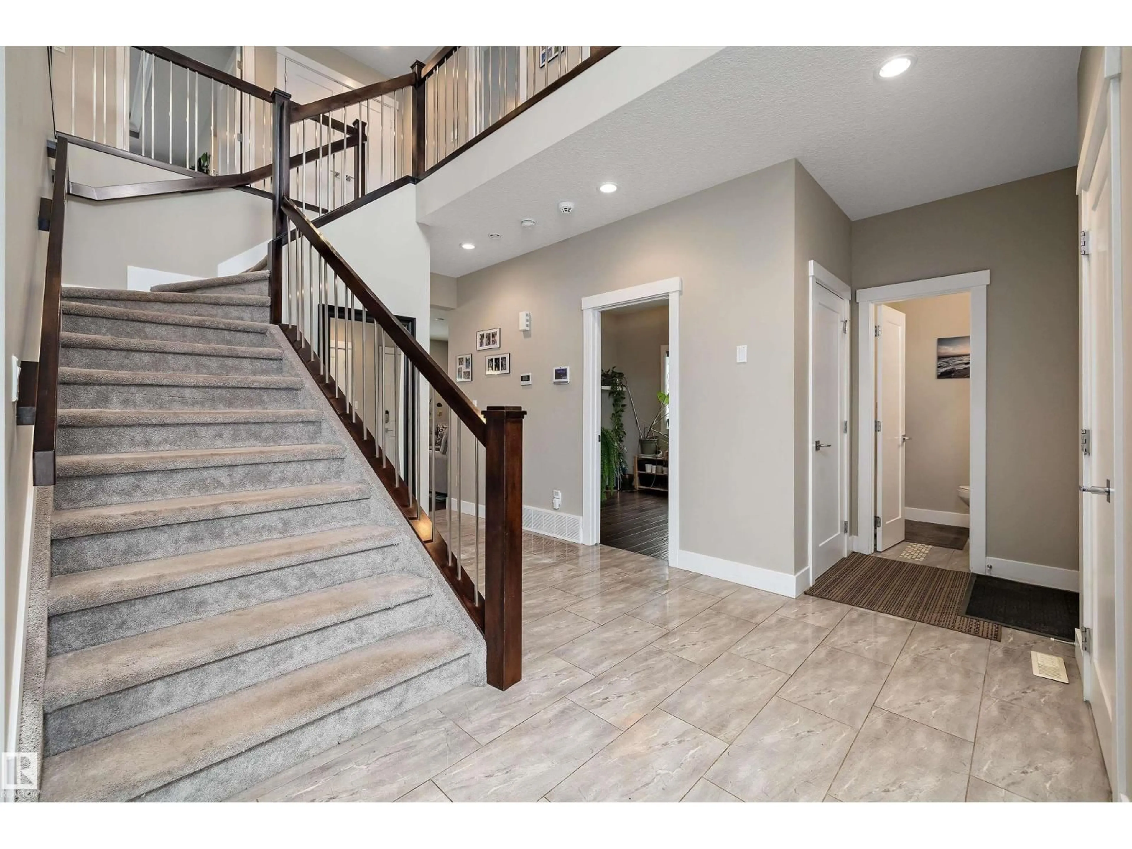 Indoor entryway for SW - 967 175 ST, Edmonton Alberta T6W1Z8