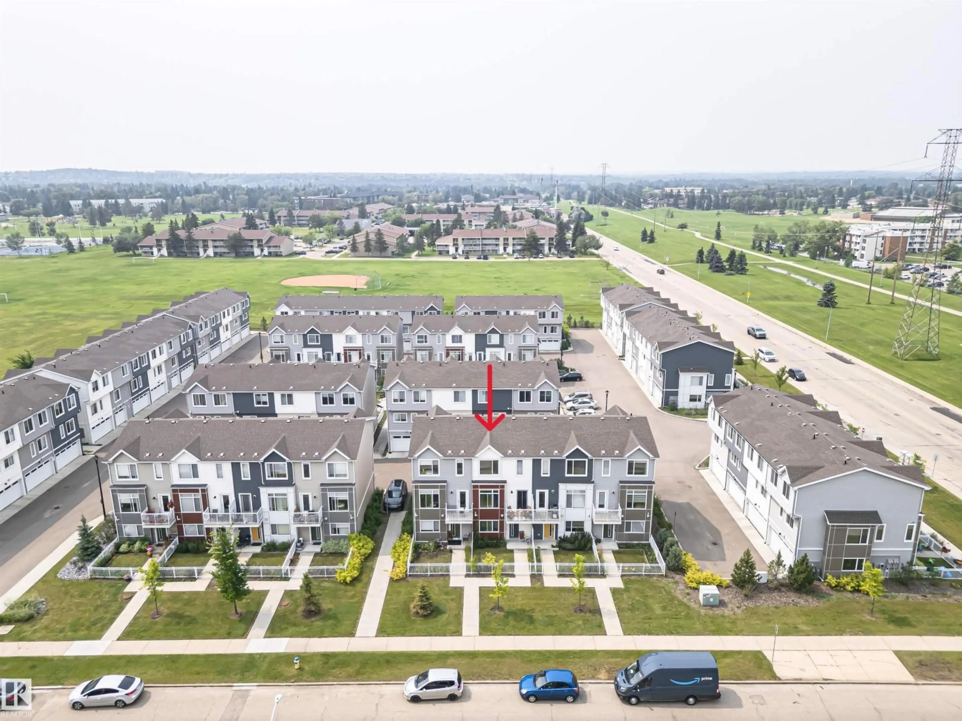 A pic from outside/outdoor area/front of a property/back of a property/a pic from drone, unknown for 61 215 SADDLEBACK RD, Edmonton Alberta T6J5T6