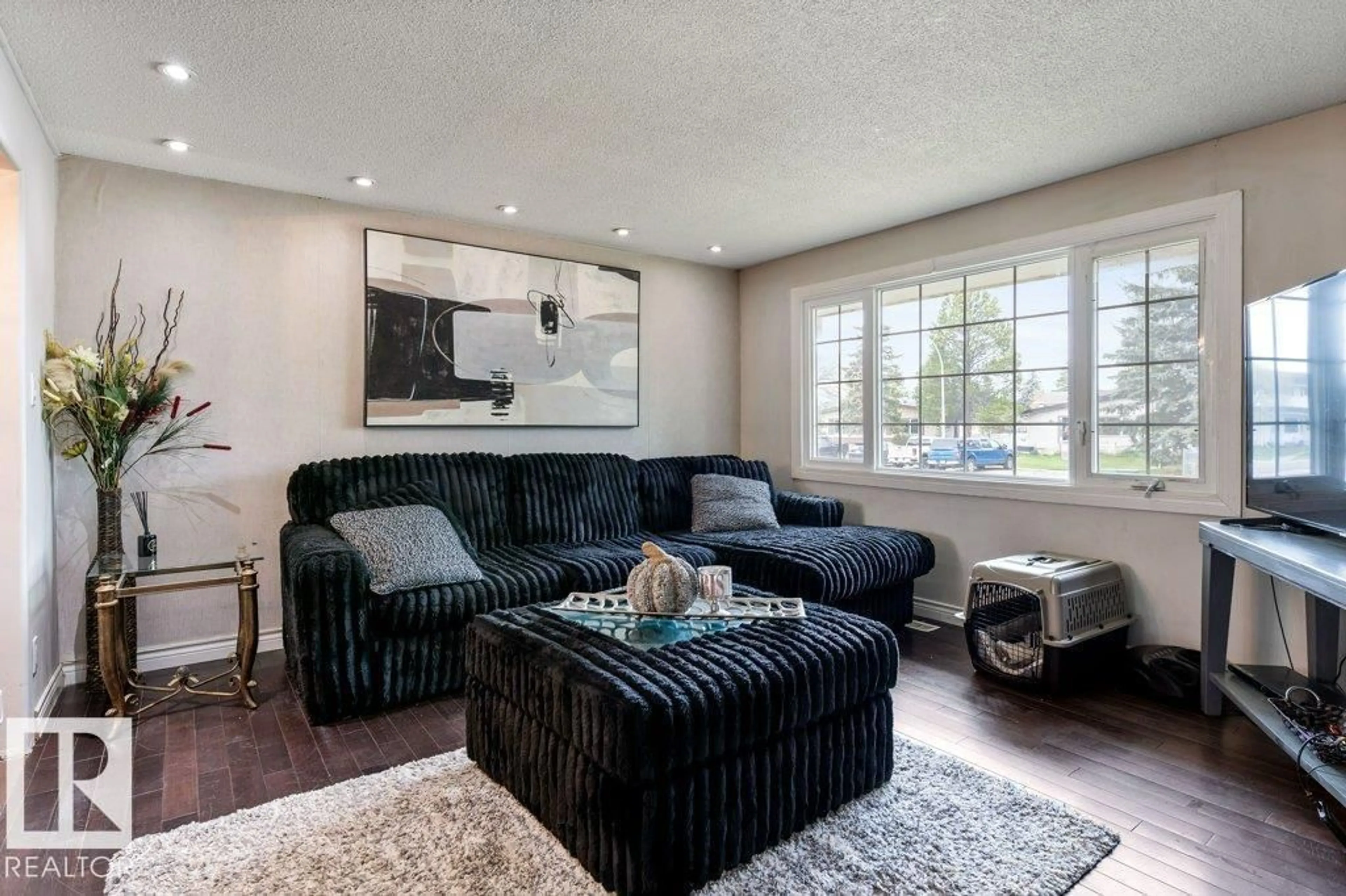 Living room with furniture, unknown for 11447 39 AV, Edmonton Alberta T6J0M5