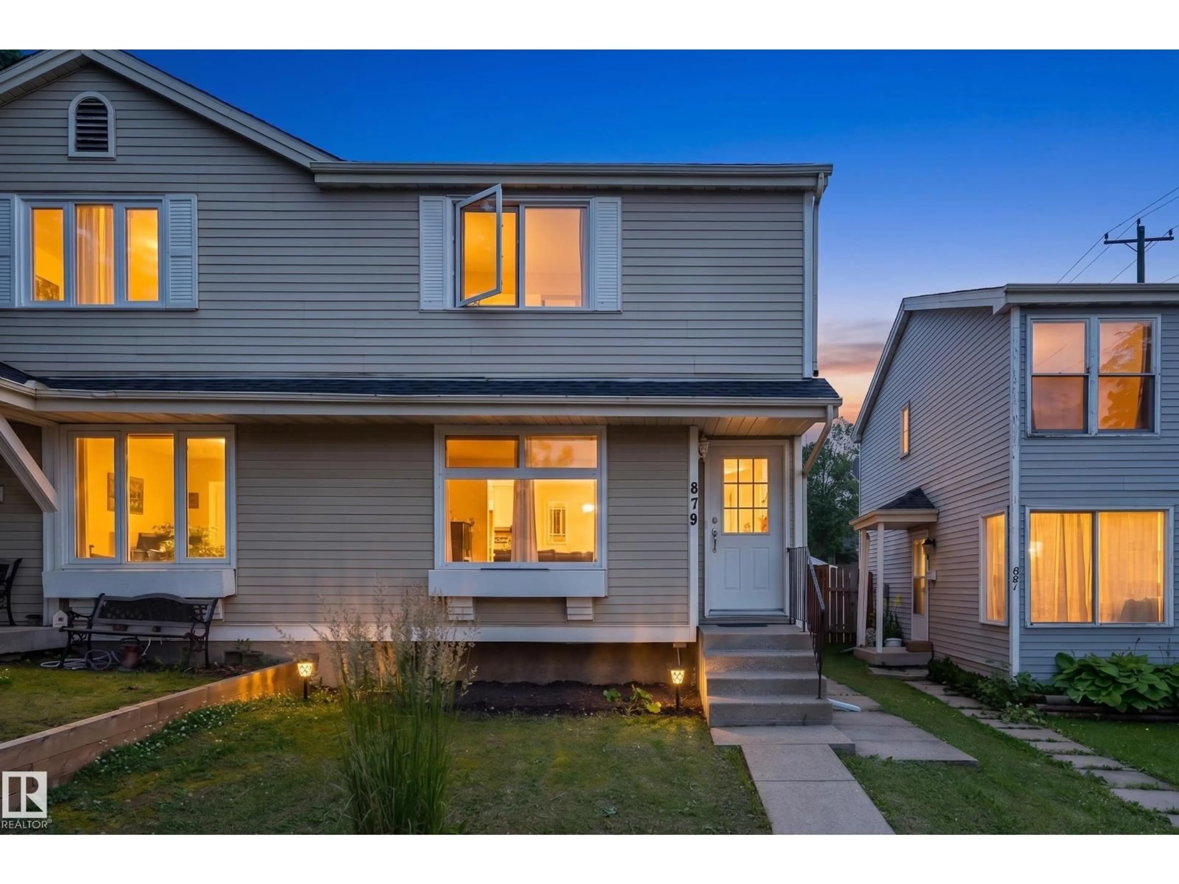 Home with vinyl exterior material, street for 879 VILLAGE ME, Sherwood Park Alberta T8A4L9