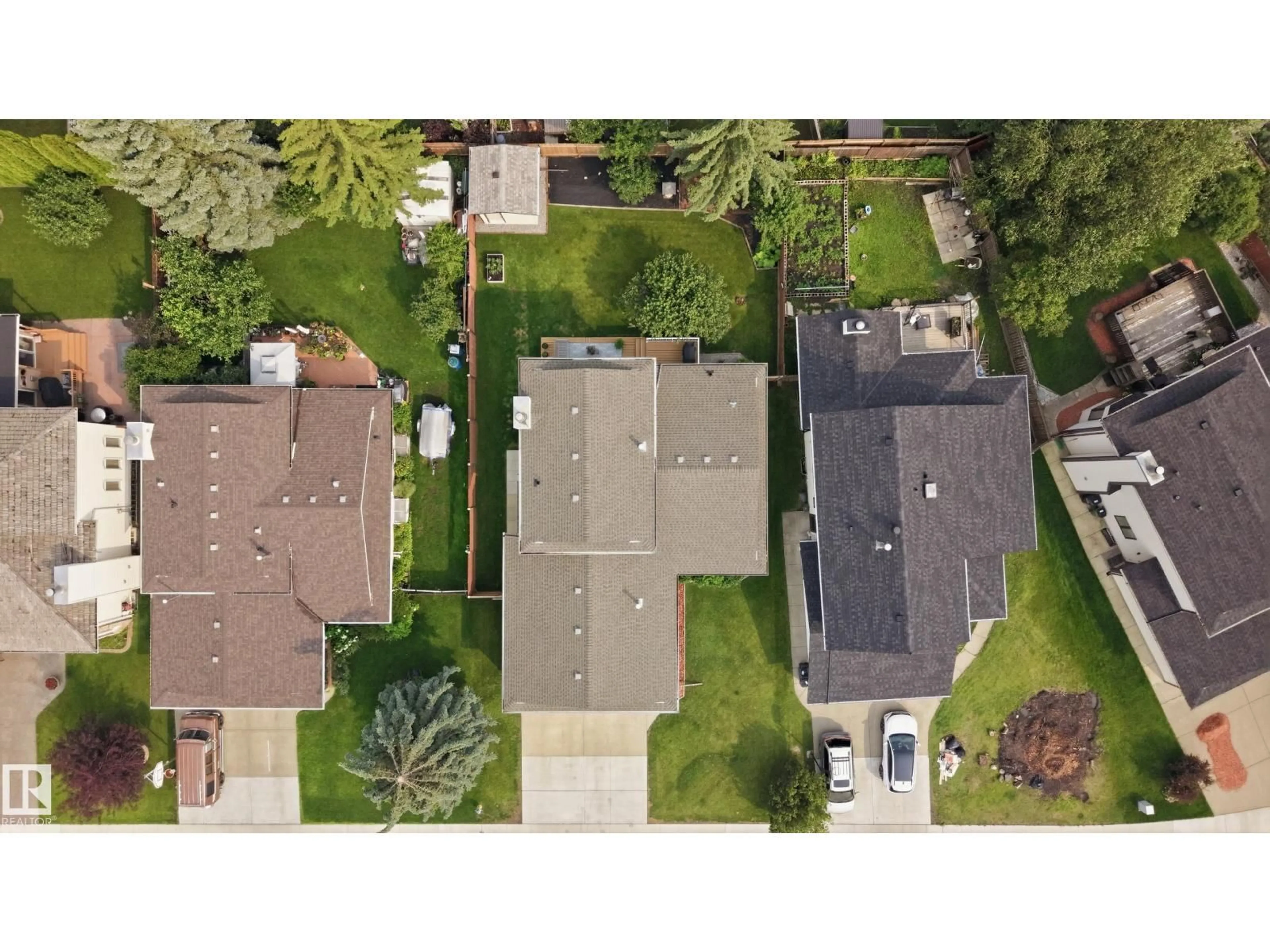 A pic from outside/outdoor area/front of a property/back of a property/a pic from drone, street for 15733 106 ST, Edmonton Alberta T5X5B5