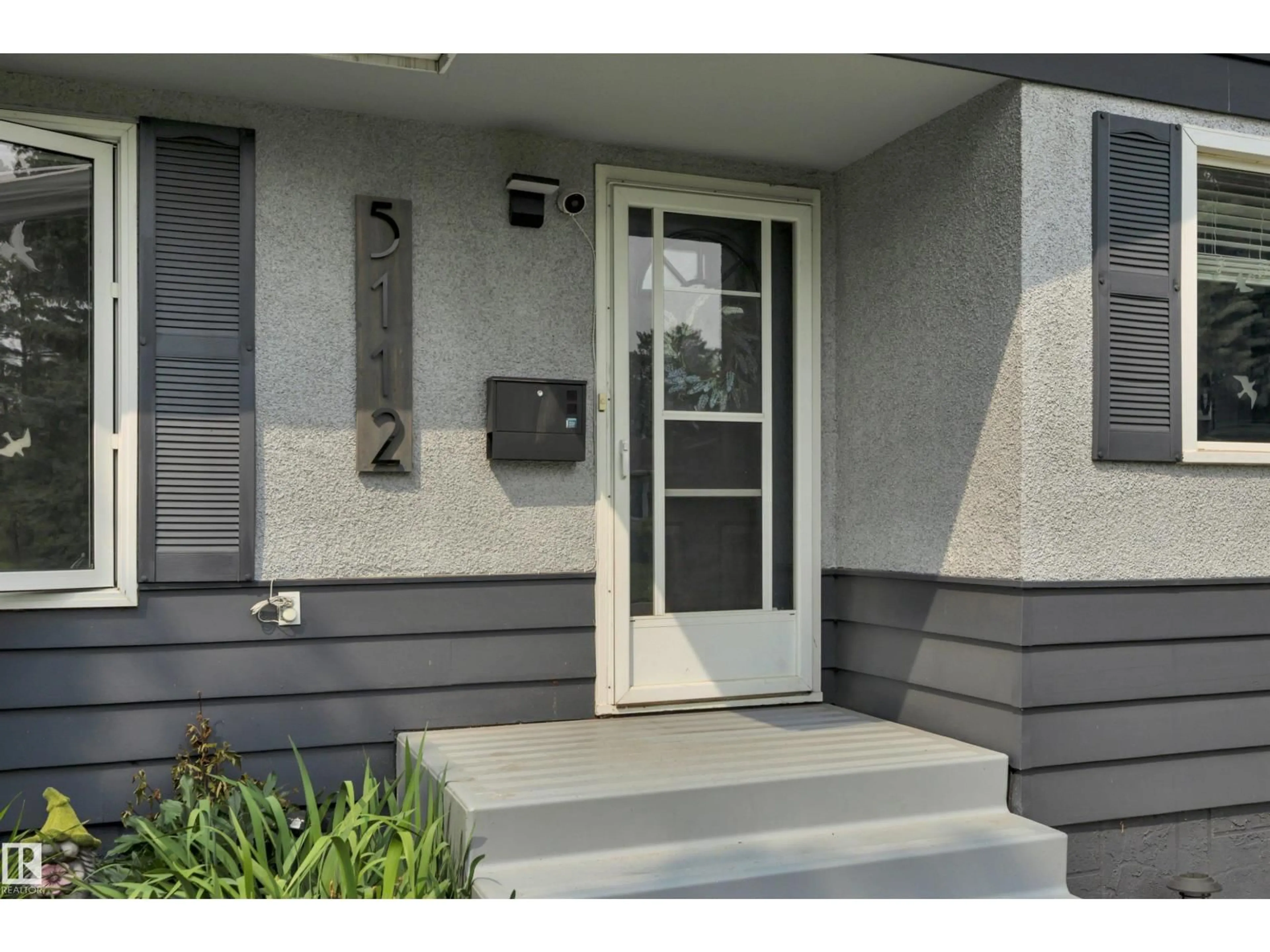 Indoor entryway for 5112 43 AV, Leduc Alberta T9E5A4