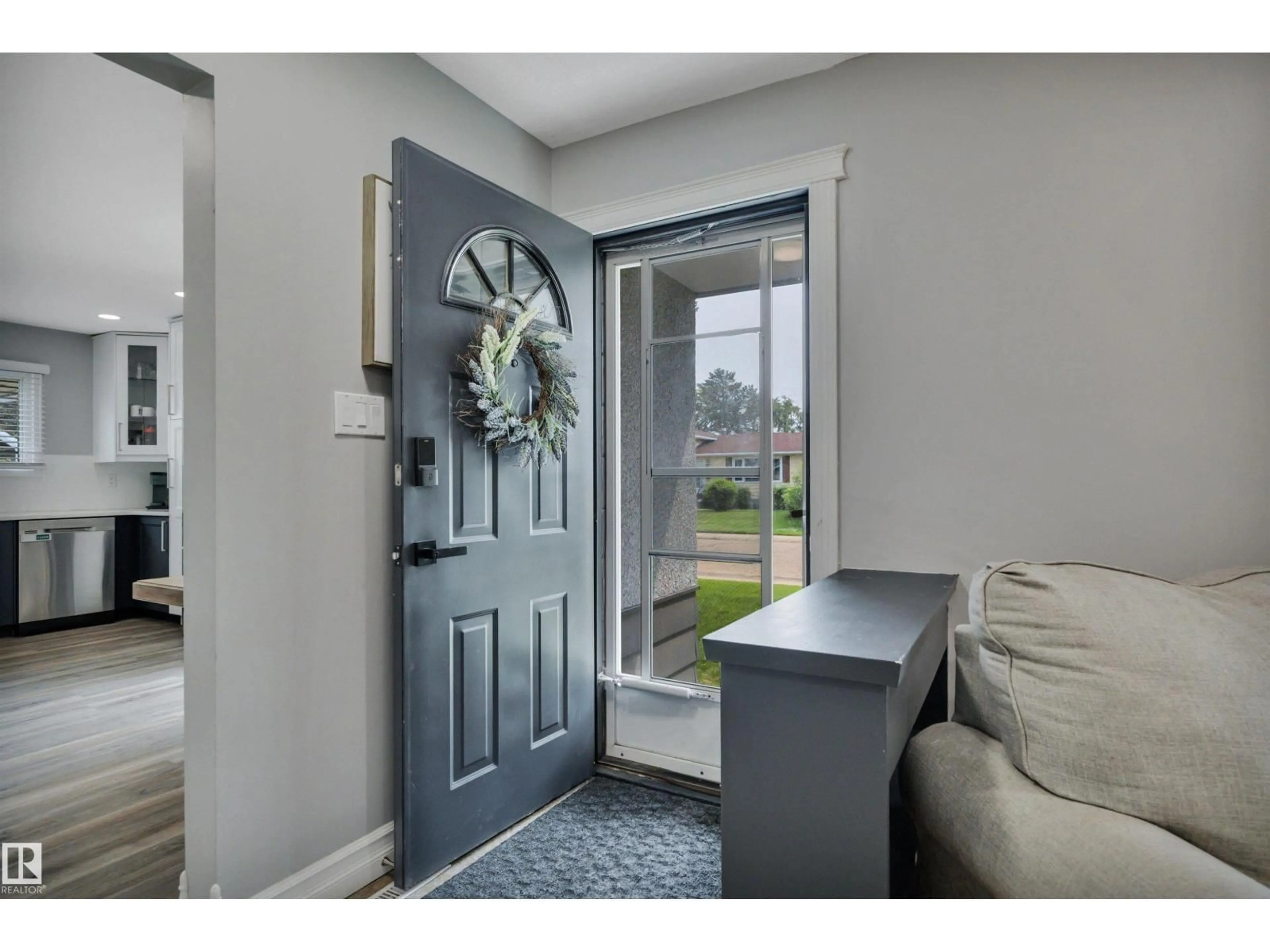 Indoor entryway for 5112 43 AV, Leduc Alberta T9E5A4