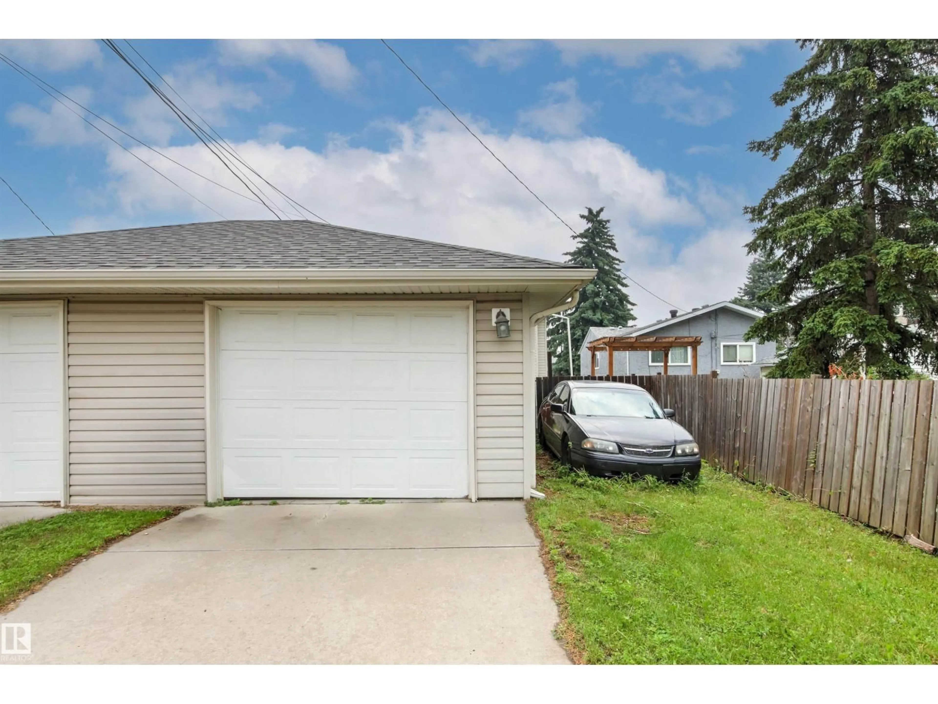 Indoor garage for 10632 155 ST, Edmonton Alberta T5P2M5