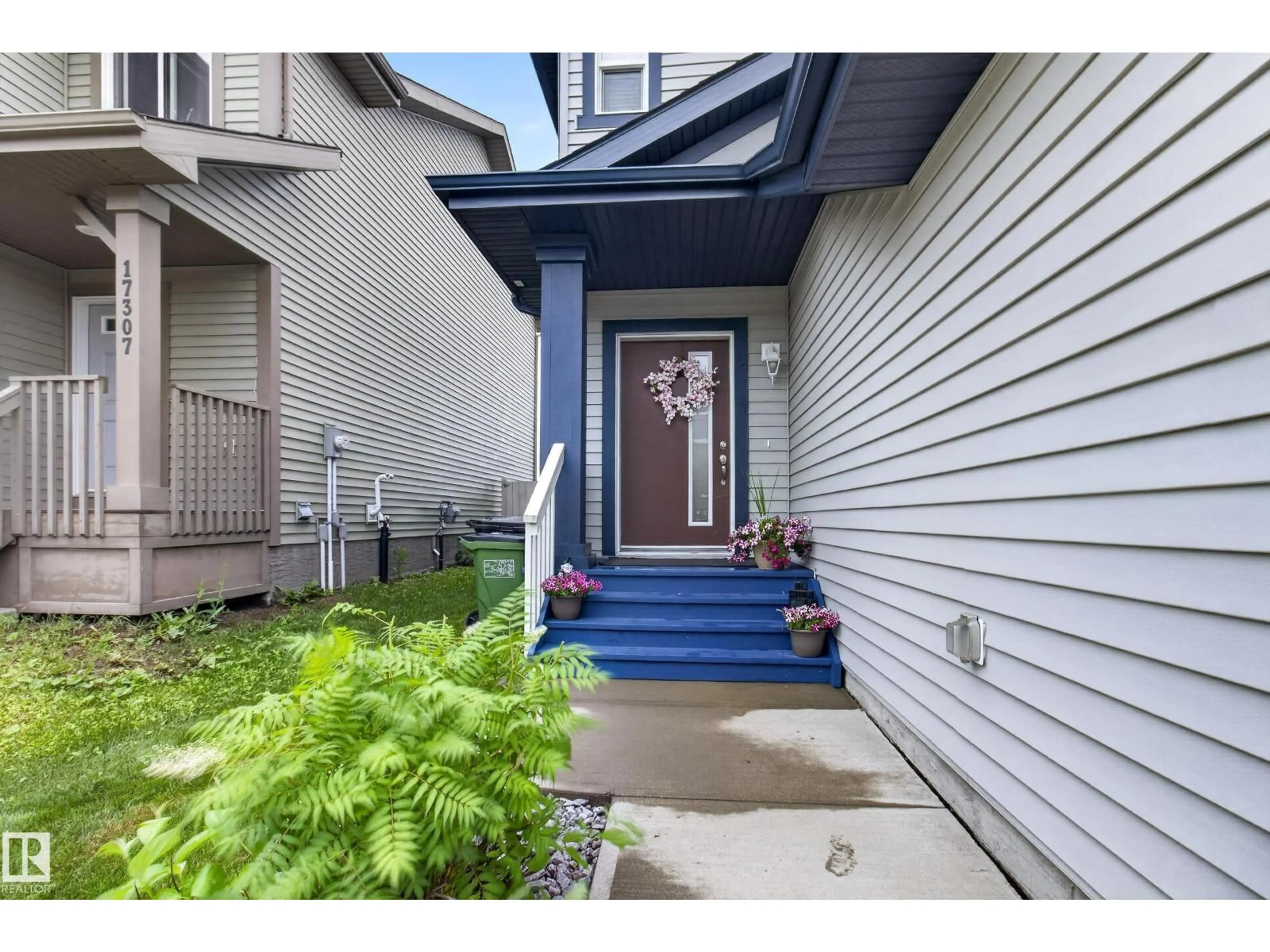 Indoor entryway for 17305 73 ST, Edmonton Alberta T5Z0L3