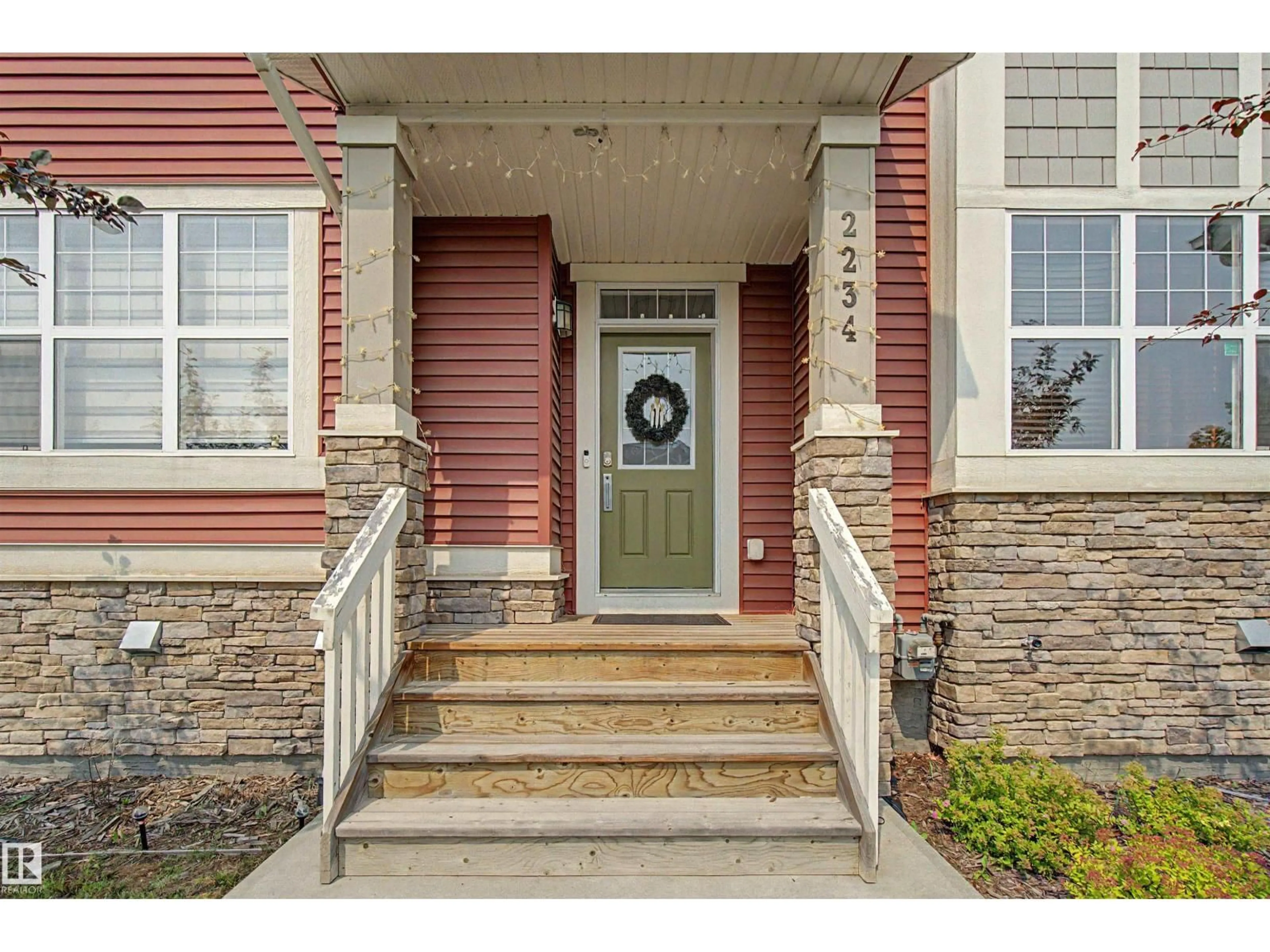 Indoor entryway for 2234 GLENRIDDING BV, Edmonton Alberta T6W3E5