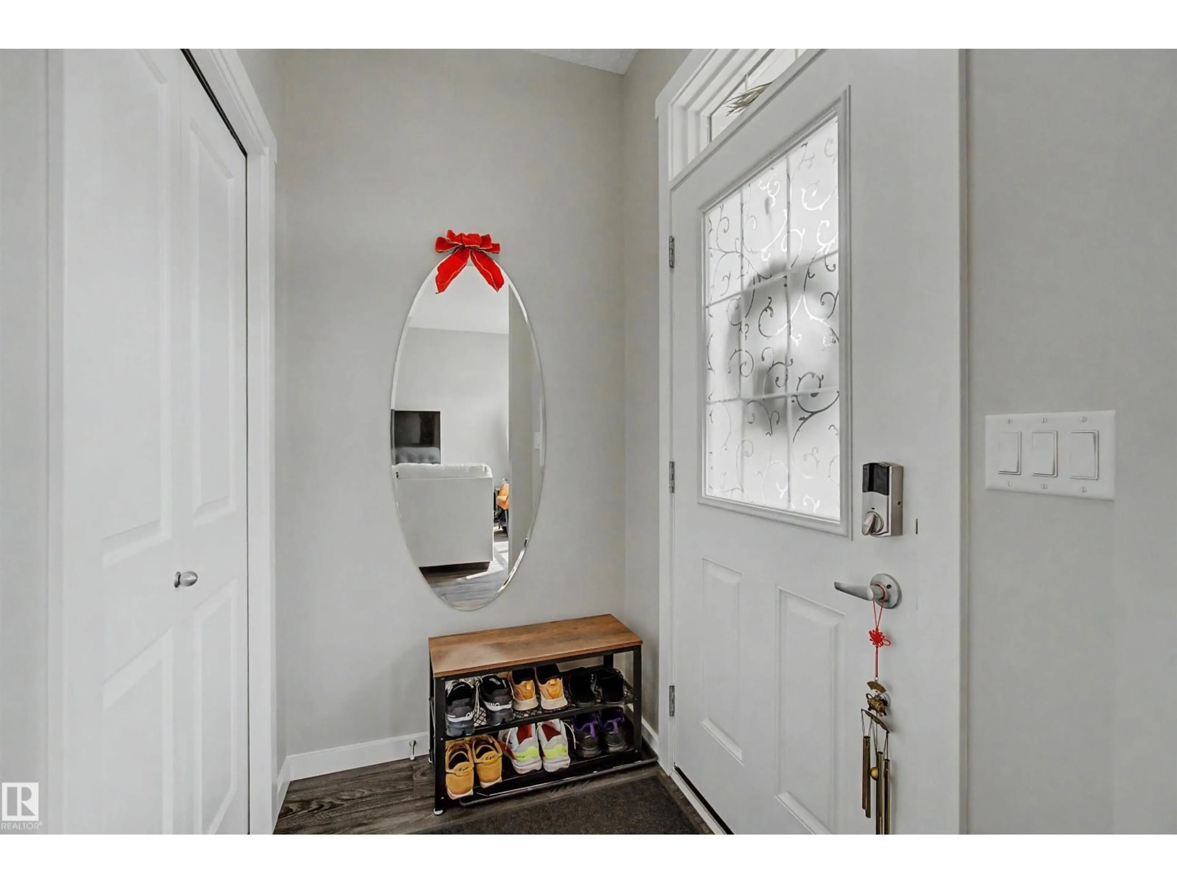 Indoor entryway for 2234 GLENRIDDING BV, Edmonton Alberta T6W3E5