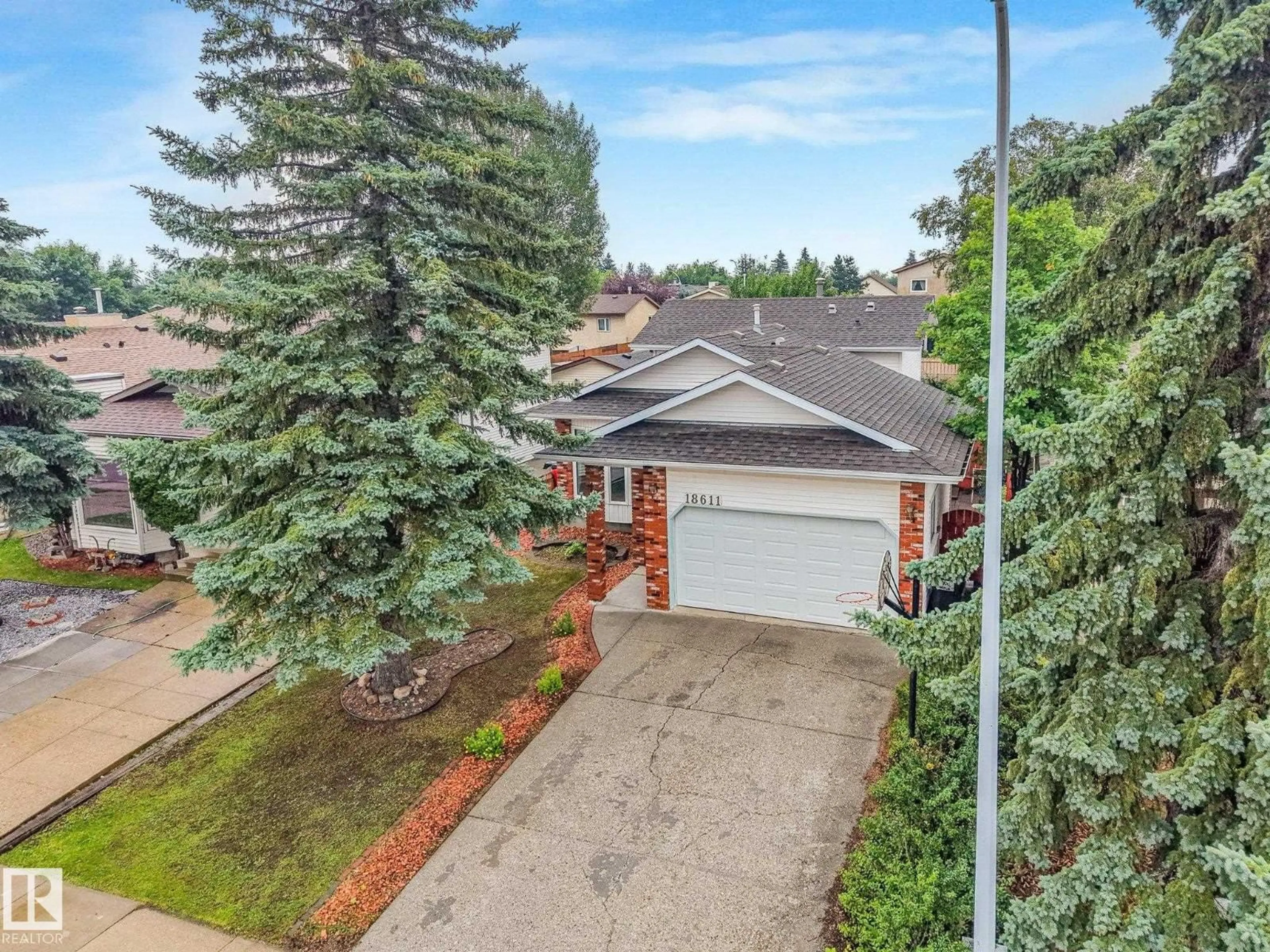 A pic from outside/outdoor area/front of a property/back of a property/a pic from drone, street for 18611 57 AV, Edmonton Alberta T6M2A2