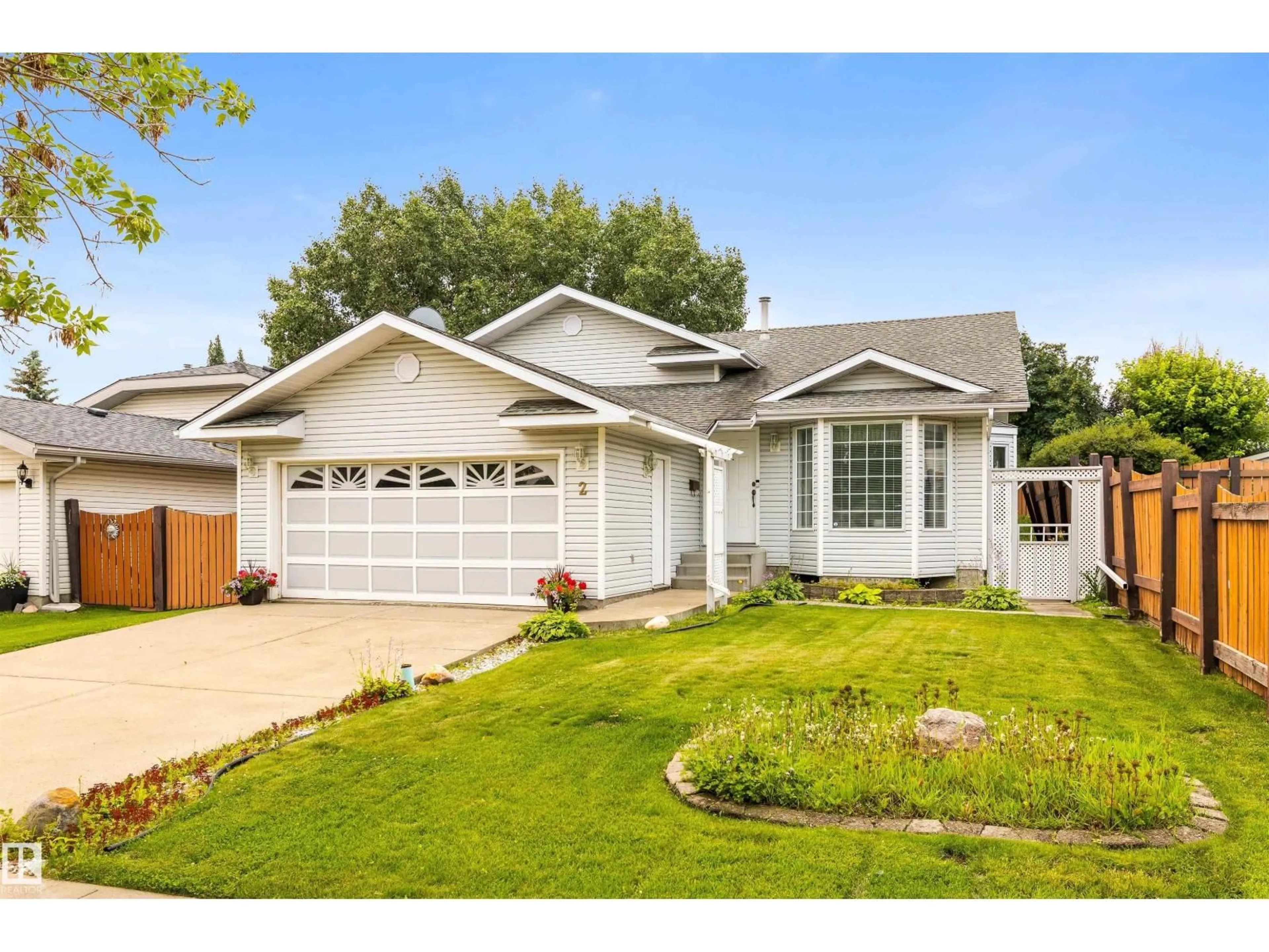 Home with vinyl exterior material, street for 2 DUNVEGAN CT, St. Albert Alberta T8N6B1