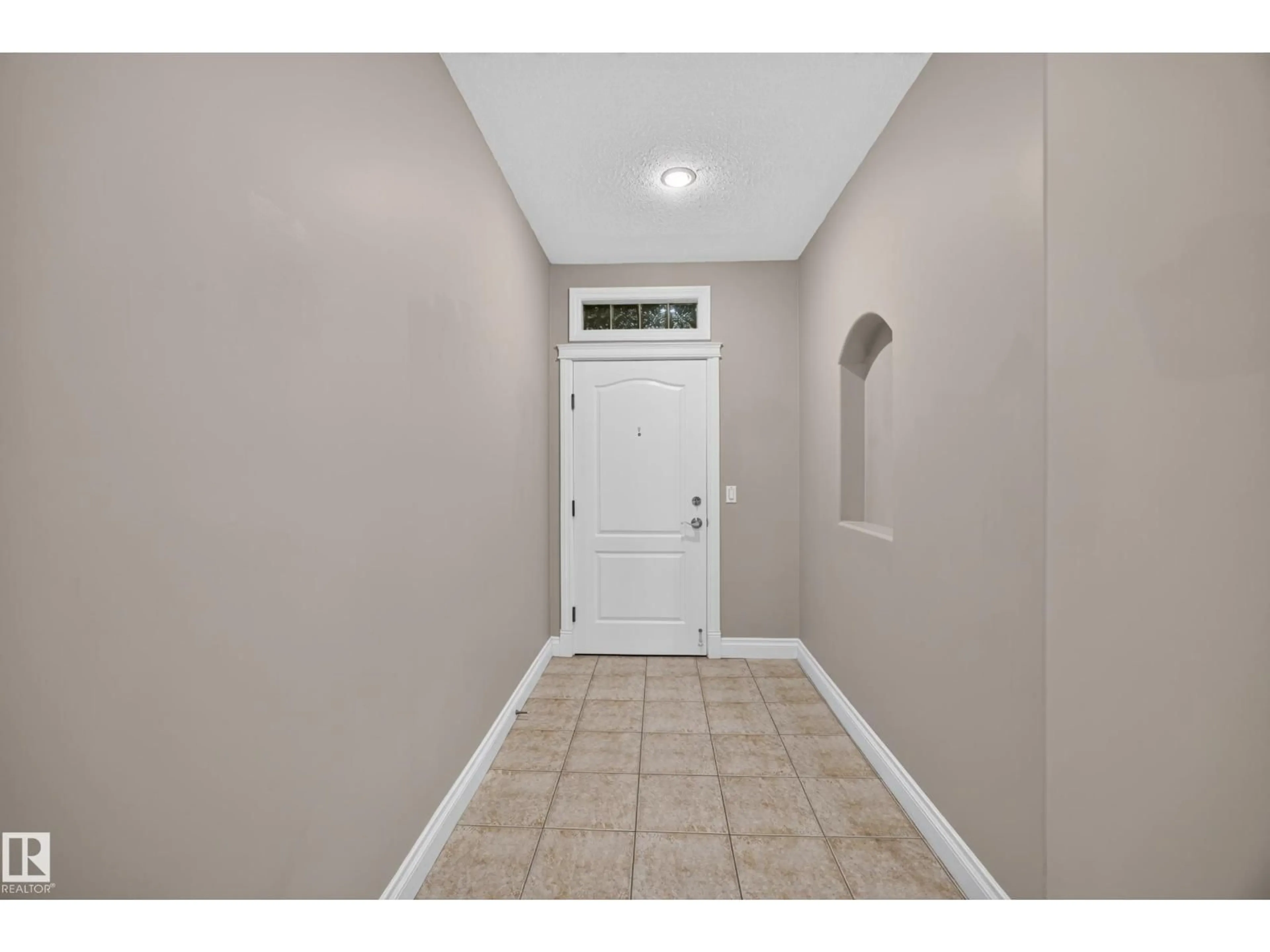 Indoor entryway for #401 - 10178 117 ST, Edmonton Alberta T5K2X9