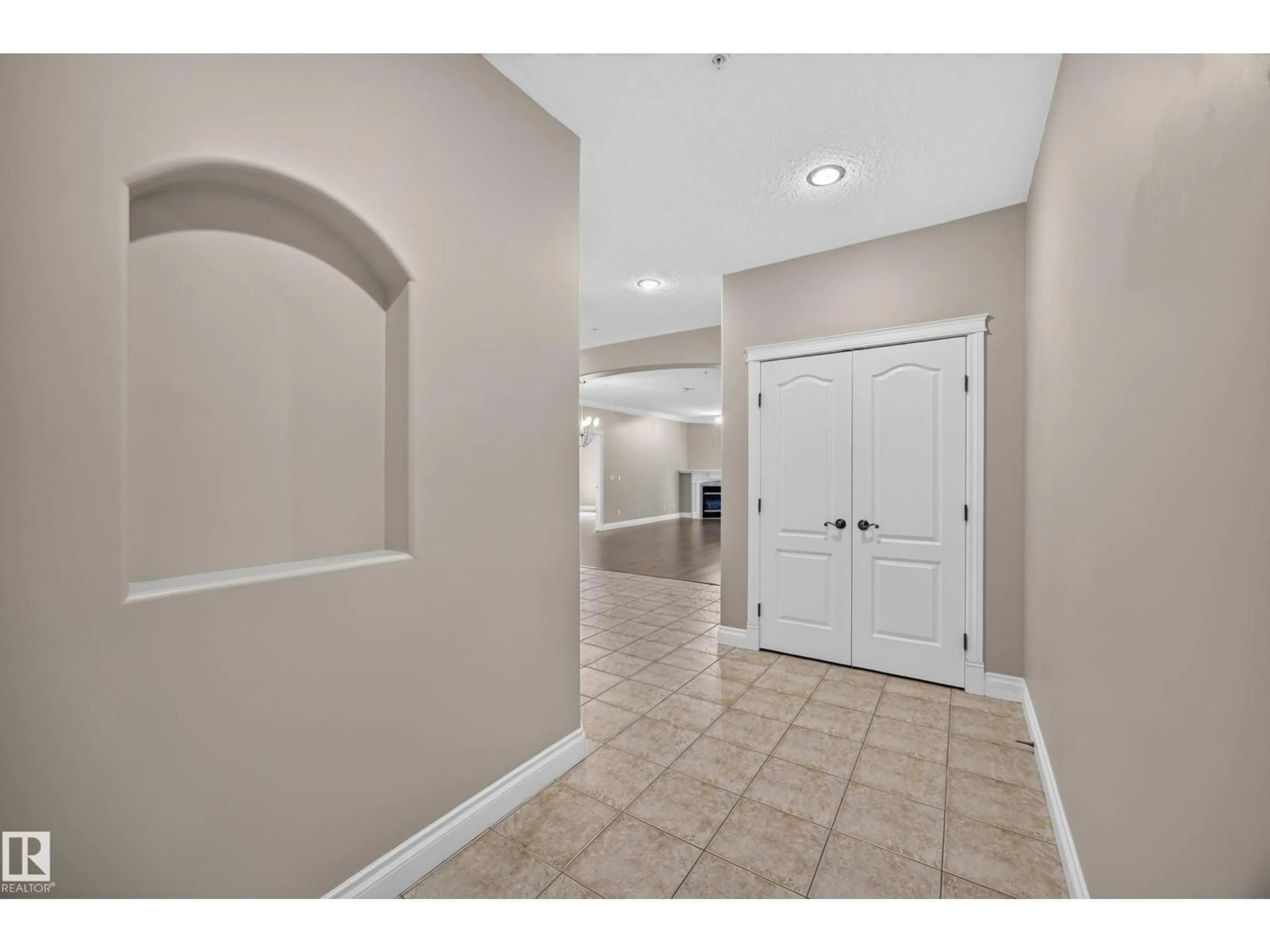Indoor entryway for #401 - 10178 117 ST, Edmonton Alberta T5K2X9