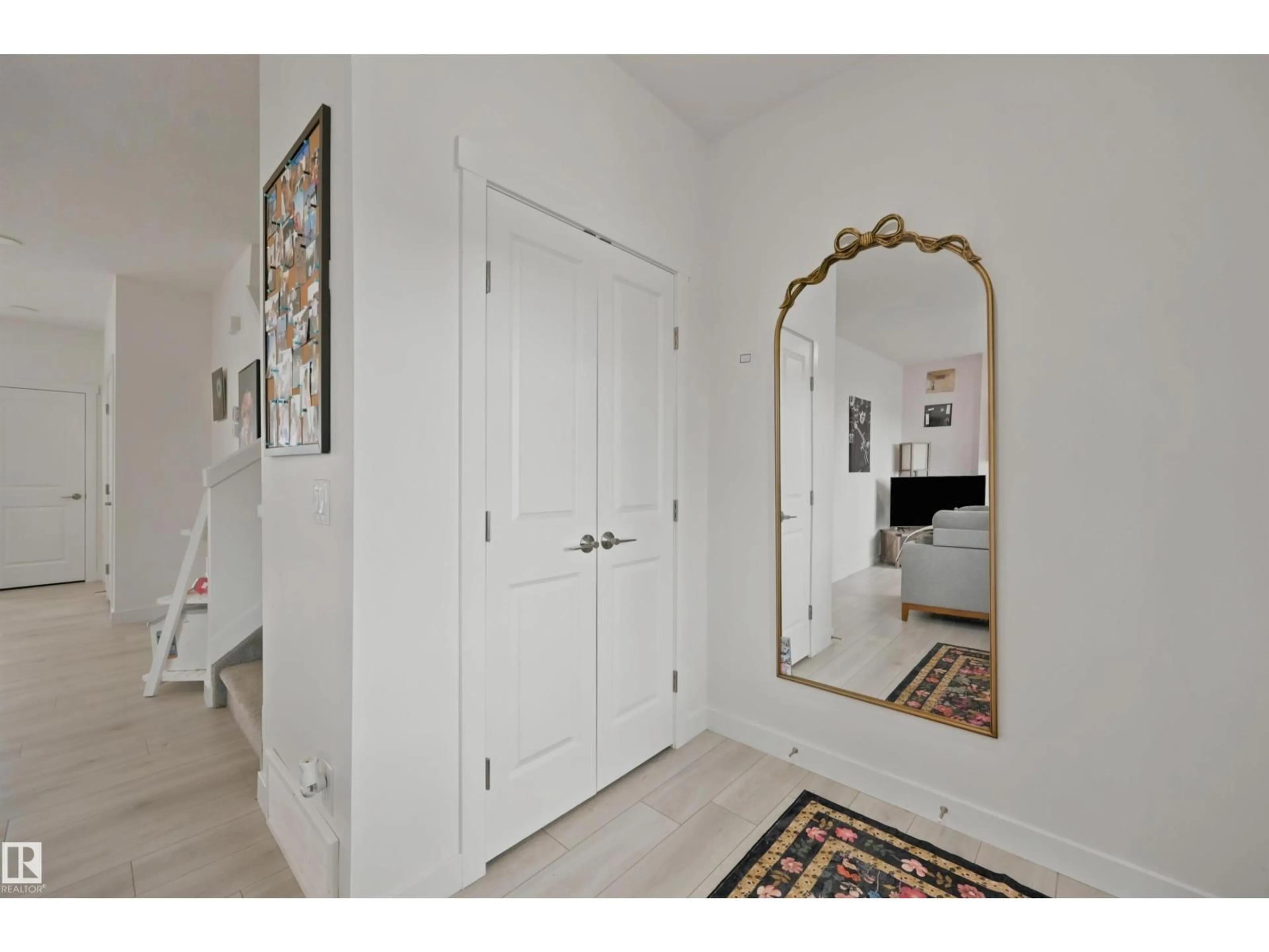 Indoor entryway for 9815 107A AV, Morinville Alberta T8R2R2