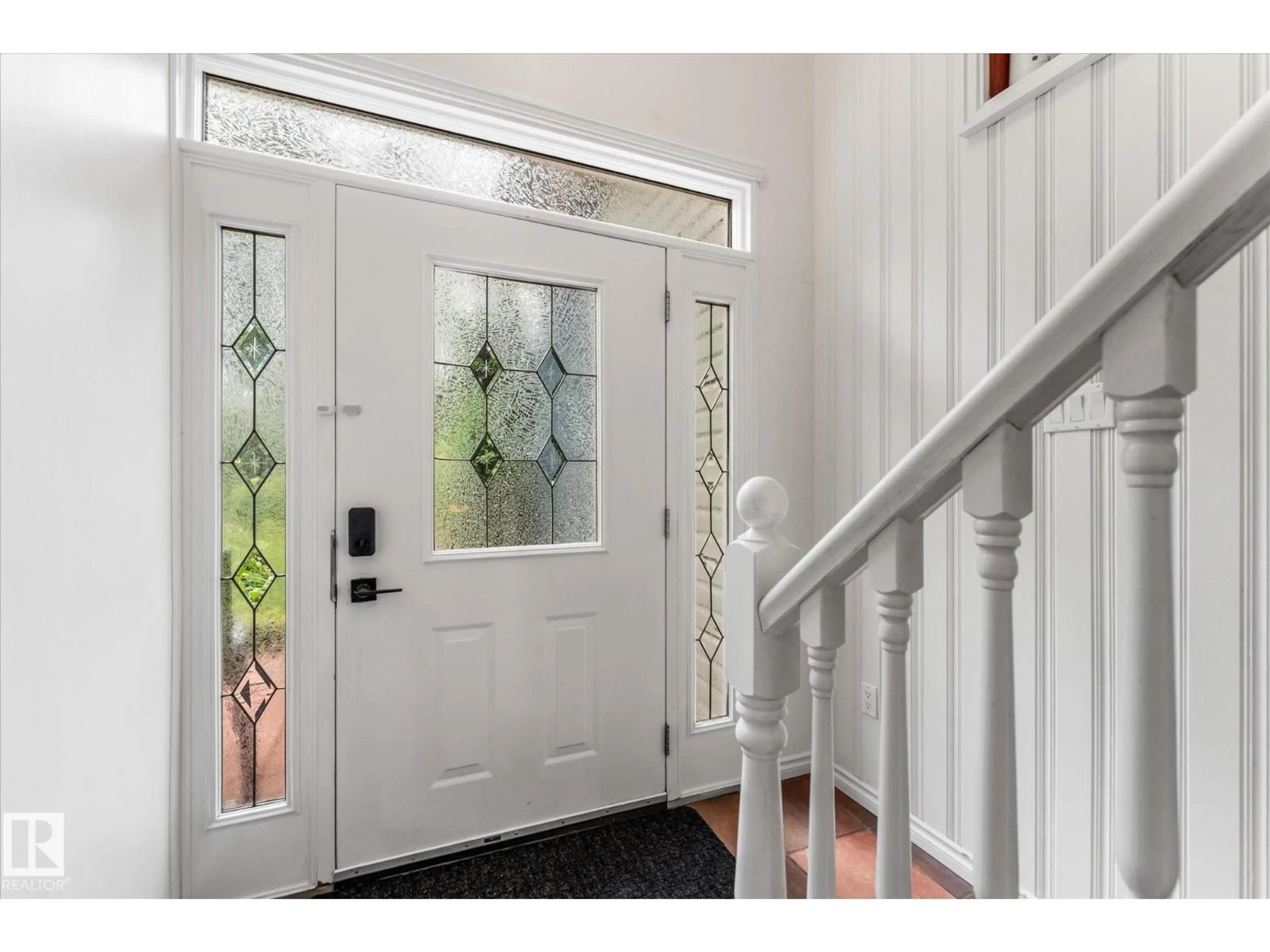 Indoor entryway for NW - 10810 54 AV, Edmonton Alberta T6H0T9