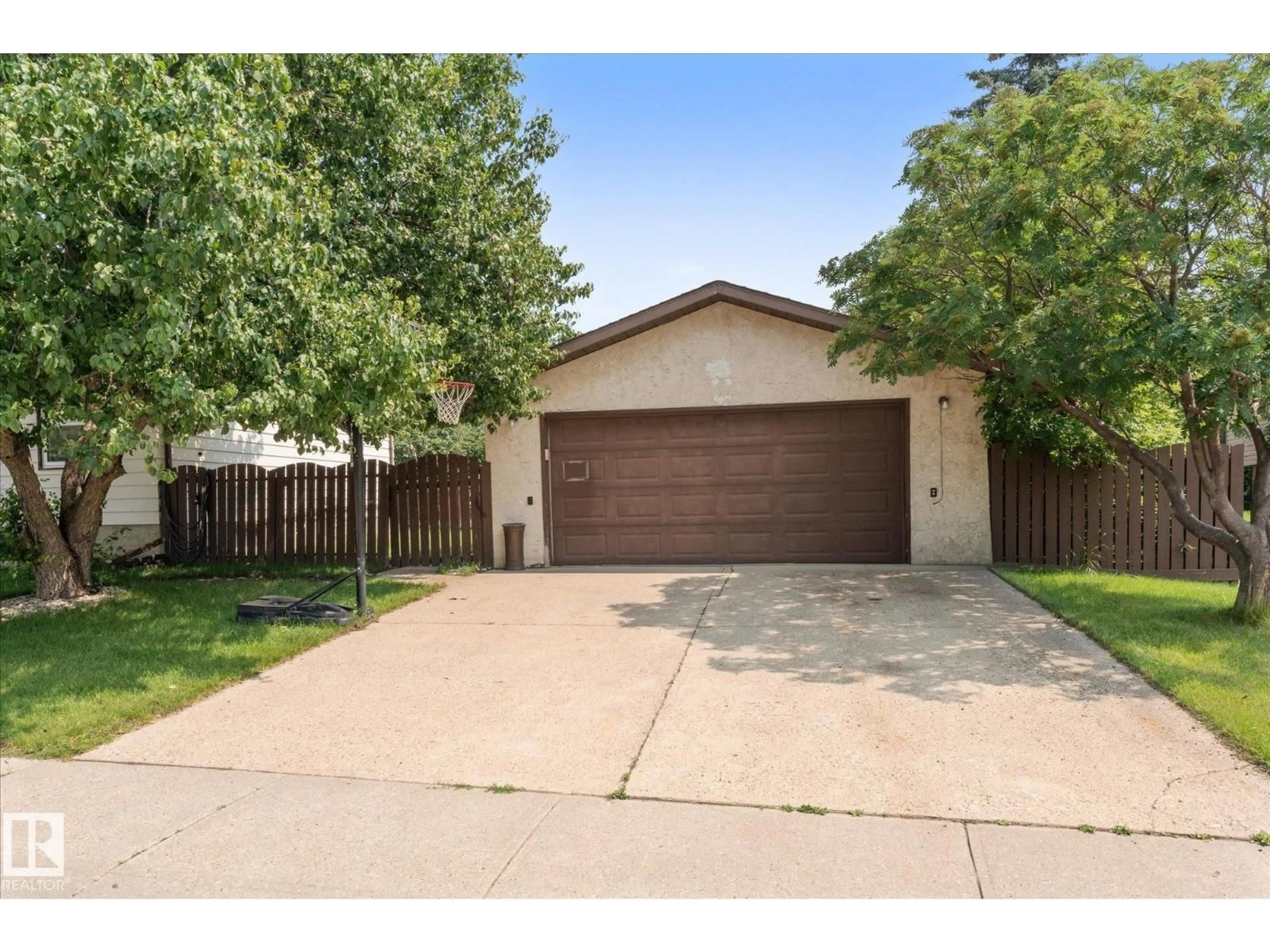 A pic from outside/outdoor area/front of a property/back of a property/a pic from drone, street for 42 MCNABB CR, Stony Plain Alberta T7Z1G8