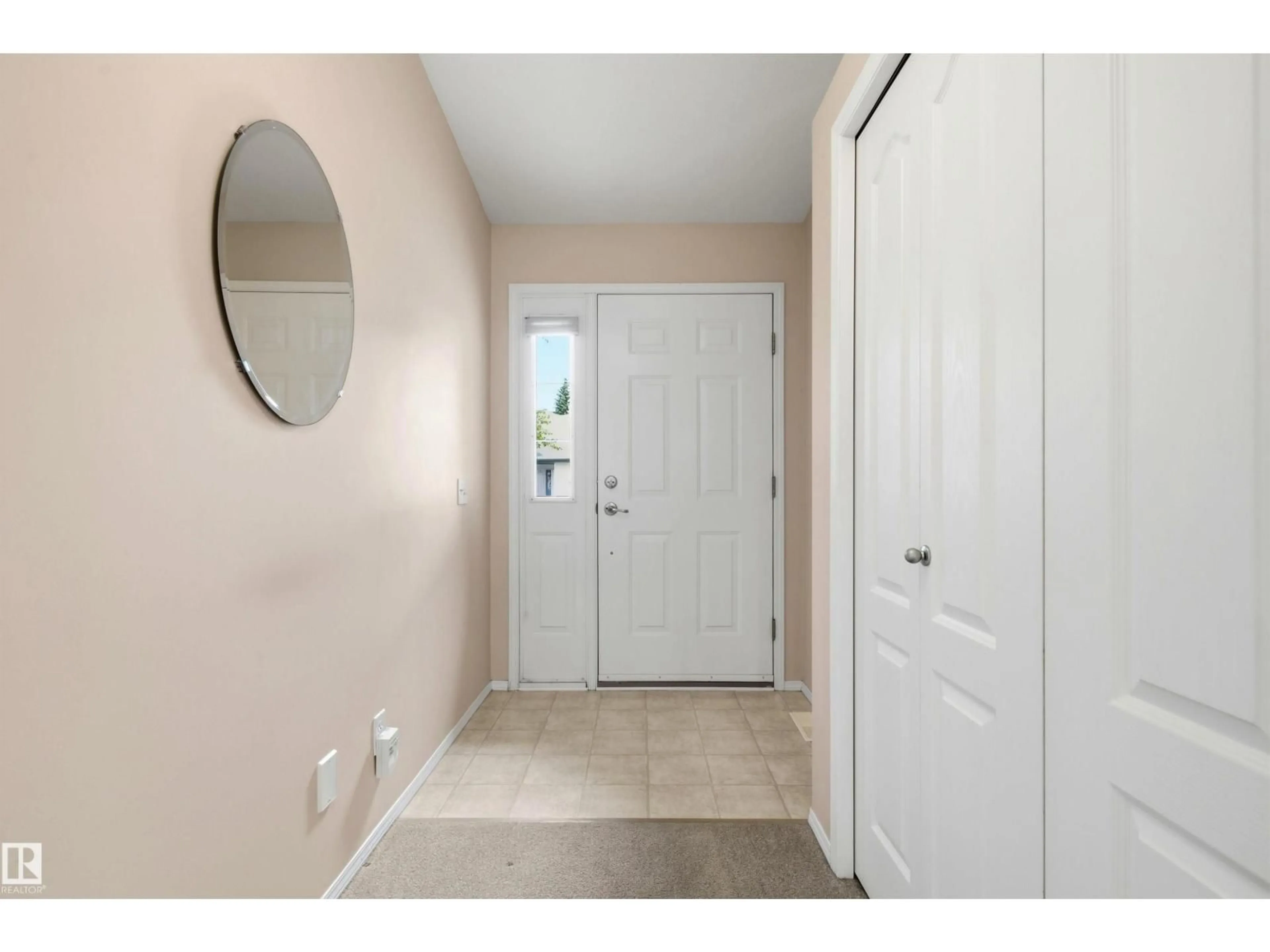 Indoor entryway for 9 - 10 DECHENE RD, Edmonton Alberta T6M2V1