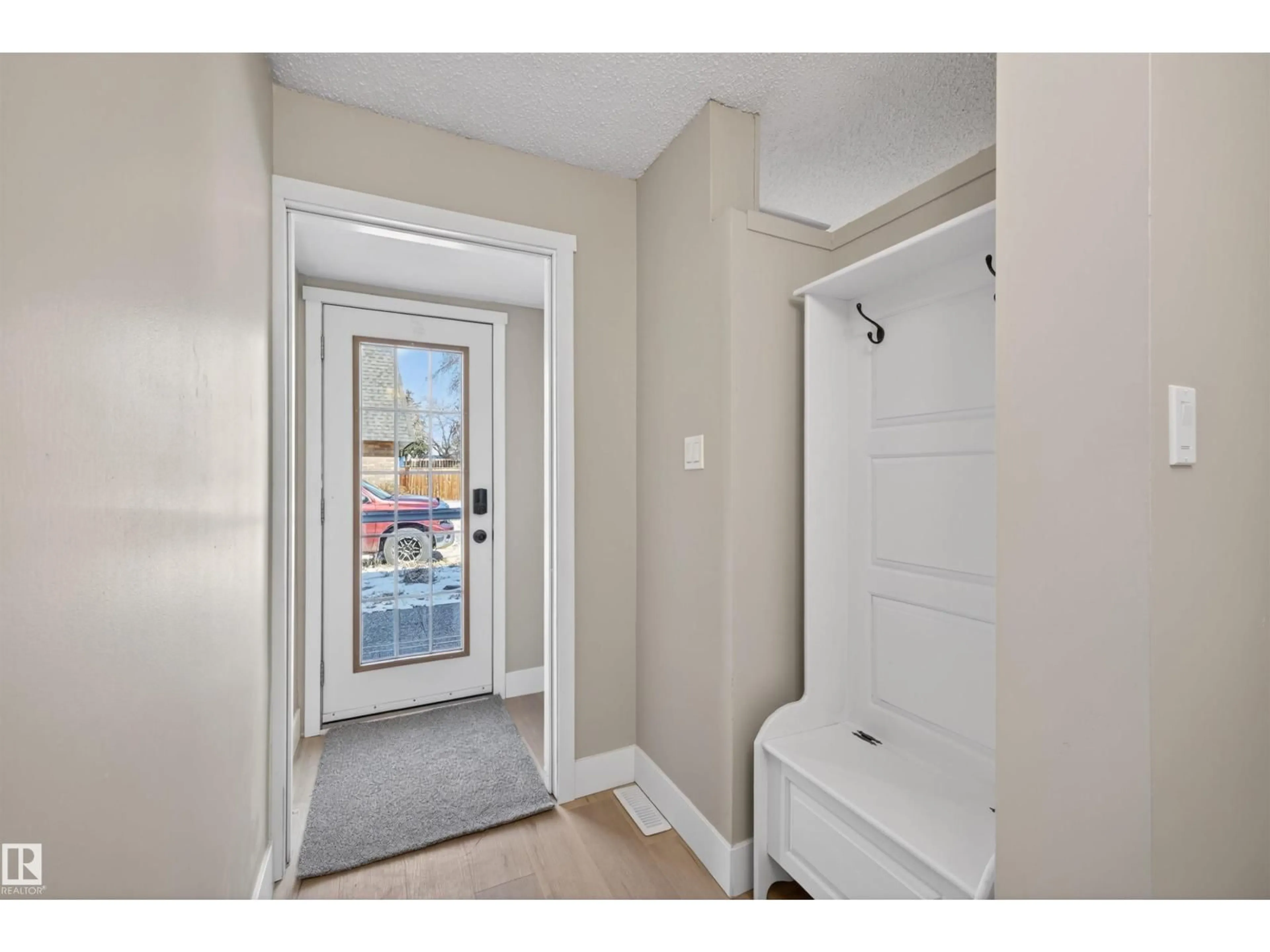 Indoor entryway for 11 GREENFIELD ES, St. Albert Alberta T8N2G2