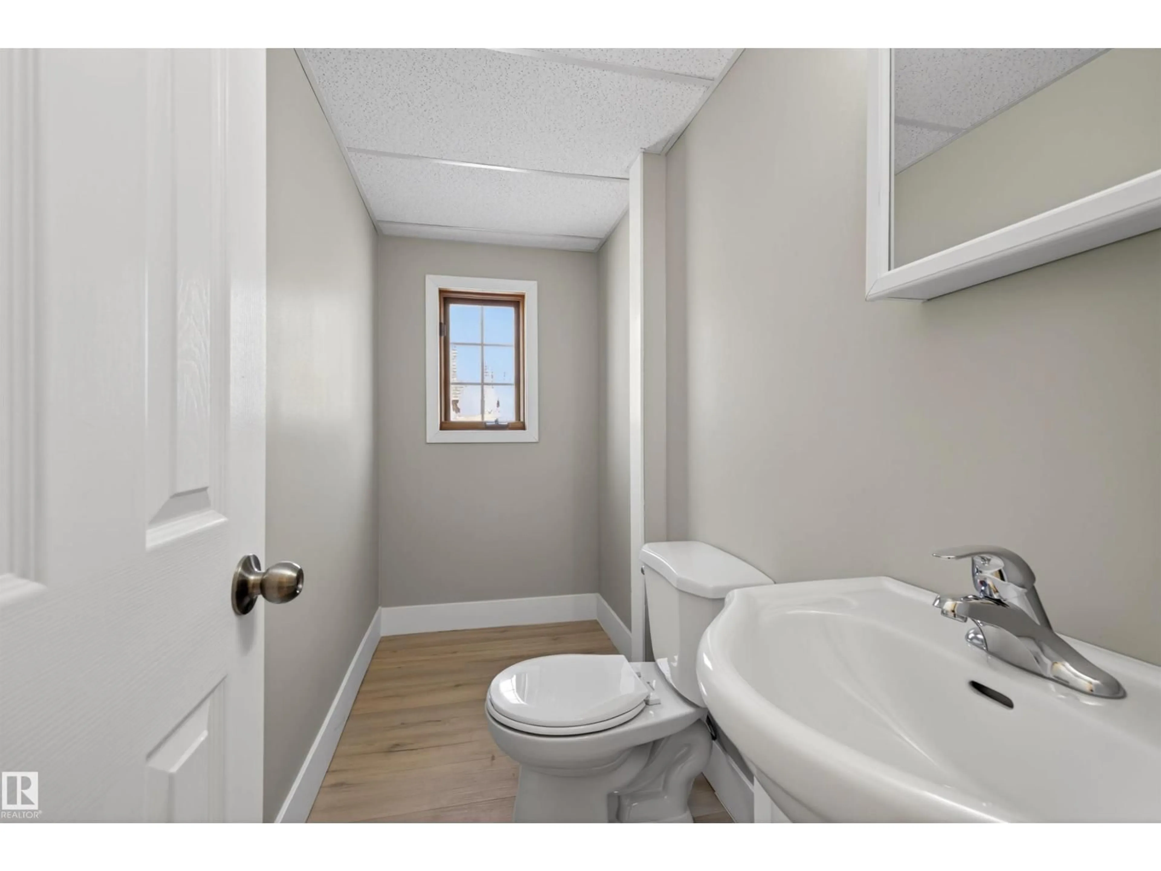 Standard bathroom, unknown for 11 GREENFIELD ES, St. Albert Alberta T8N2G2