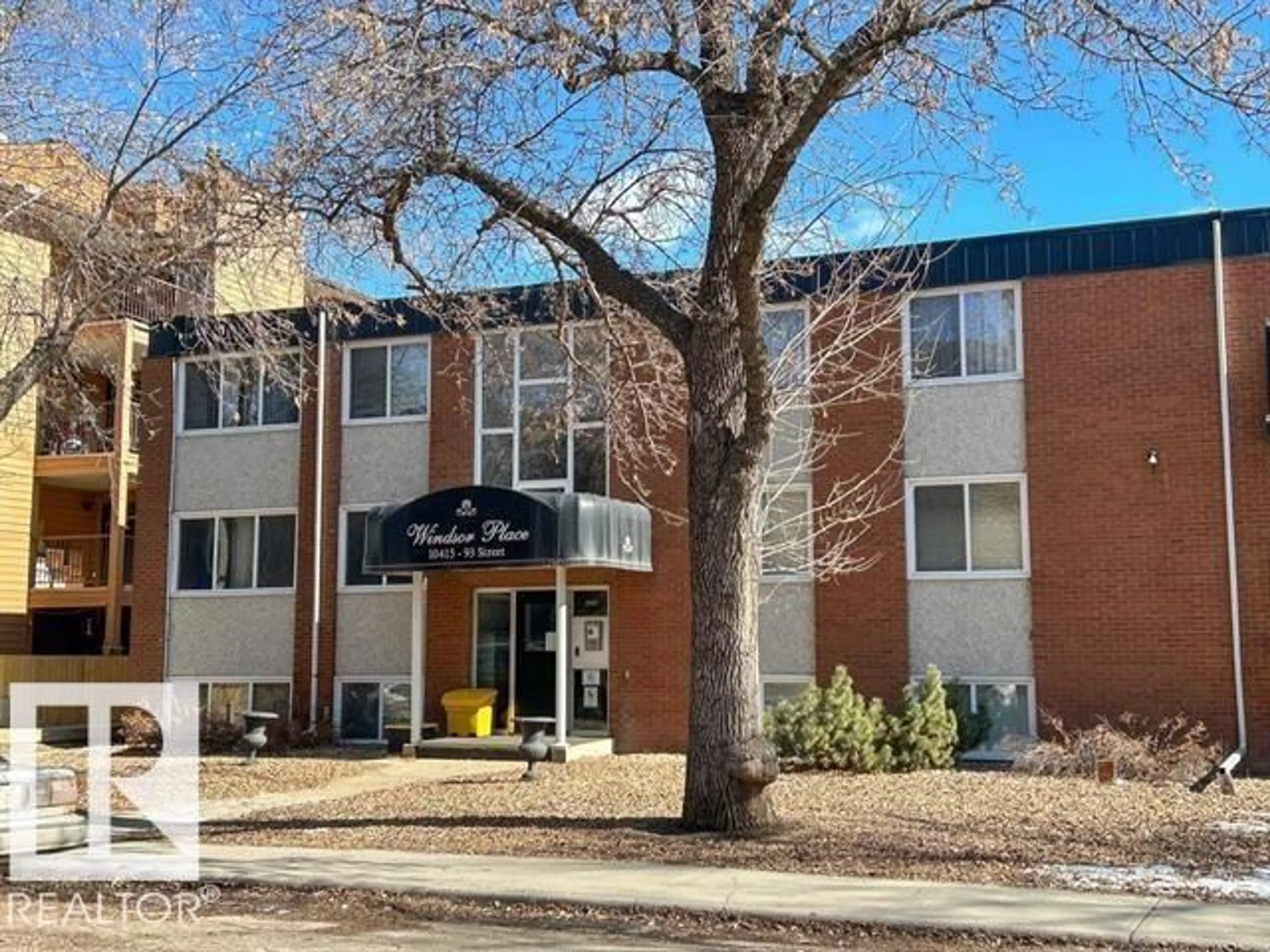 Indoor foyer for #306 - 10415 93 ST, Edmonton Alberta T5X1X5