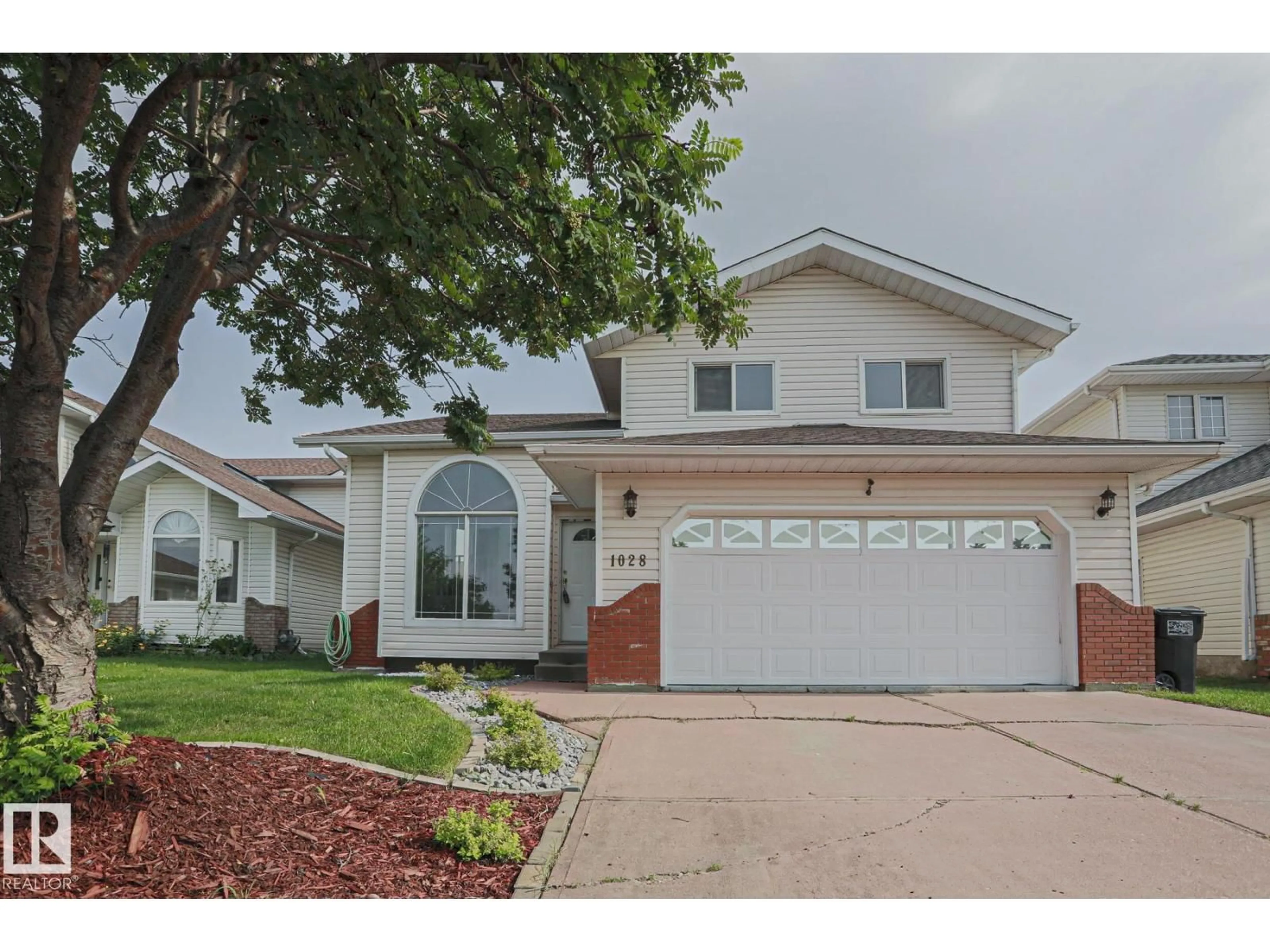 Home with vinyl exterior material, street for NW - 1028 JAMES CR, Edmonton Alberta T6L6P6
