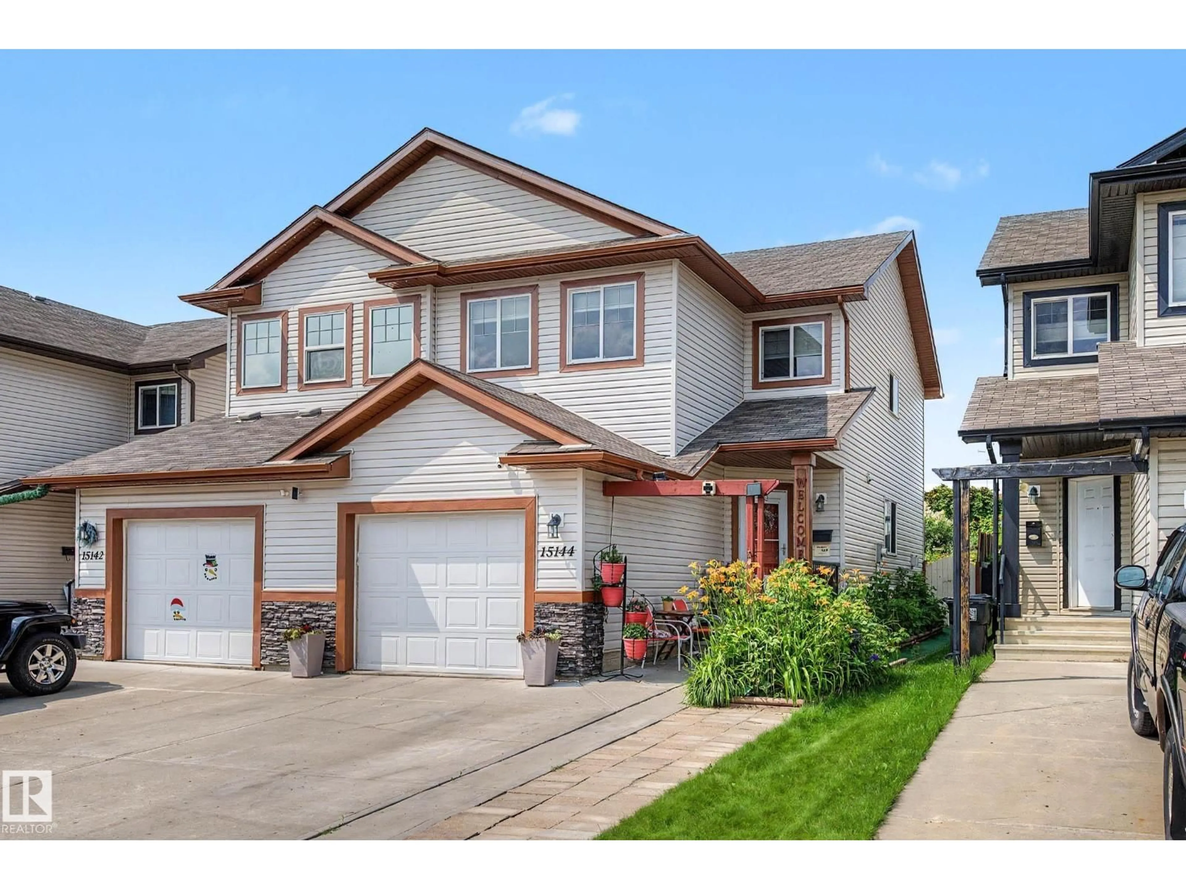 Home with vinyl exterior material, street for 15144 33 ST, Edmonton Alberta T5Y0J7
