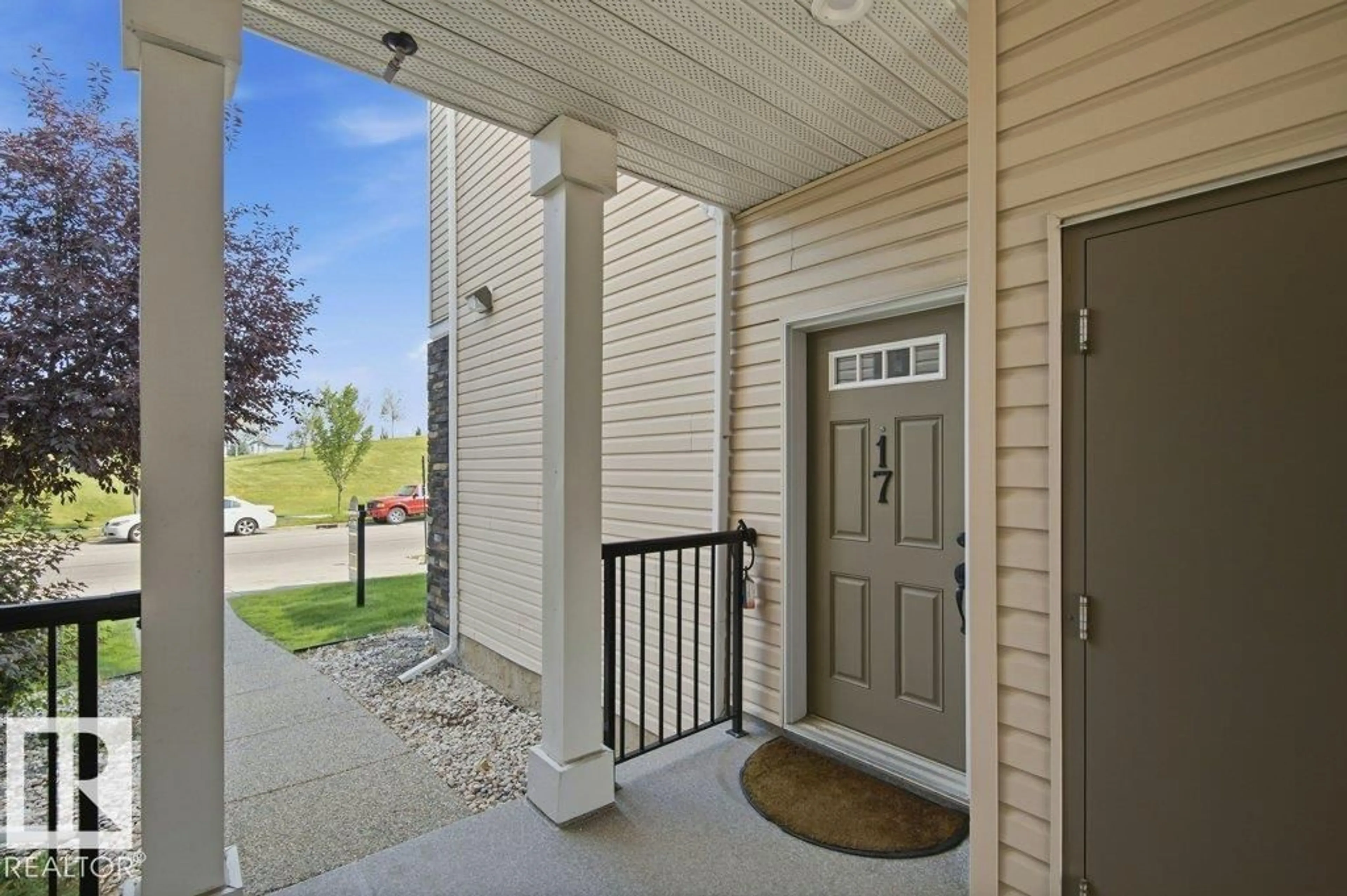 Indoor entryway for 7293 - 17 TERWILLEGAR DR, Edmonton Alberta T6R0N5
