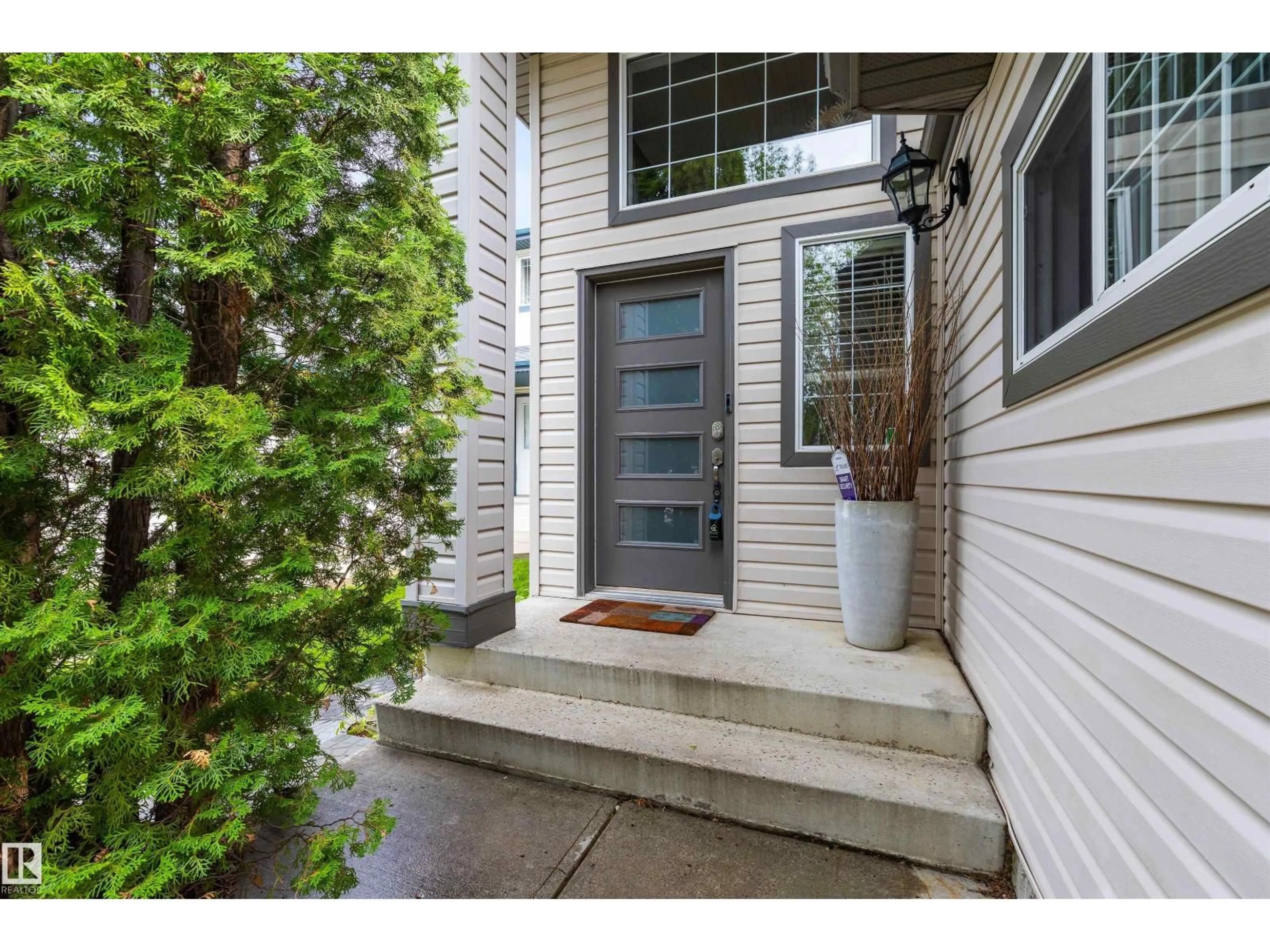 Indoor entryway for NW - 15309 138B ST, Edmonton Alberta T6V1P8