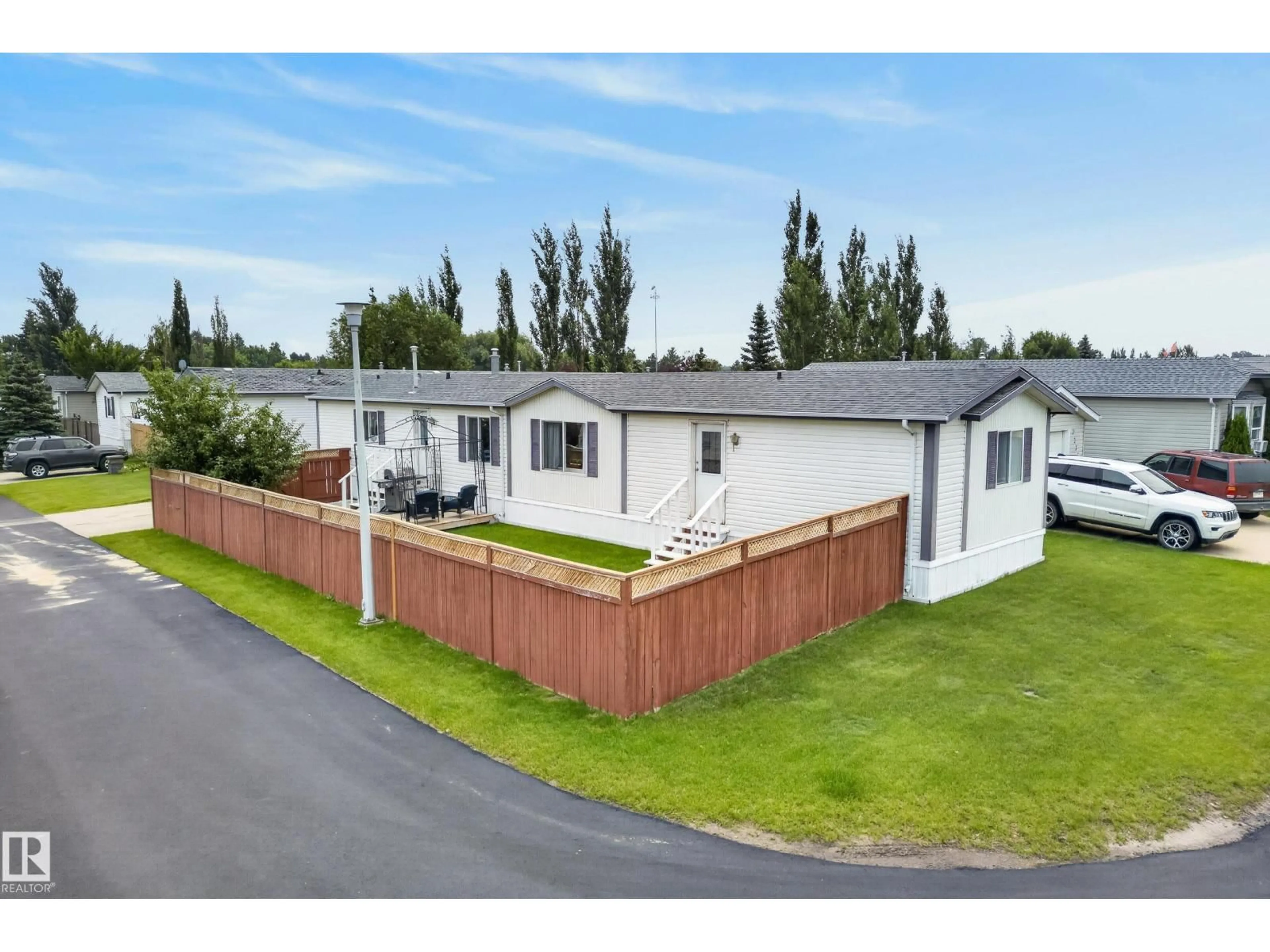 A pic from outside/outdoor area/front of a property/back of a property/a pic from drone, unknown for 3338 LAKEVIEW RD, Edmonton Alberta T5S2R8