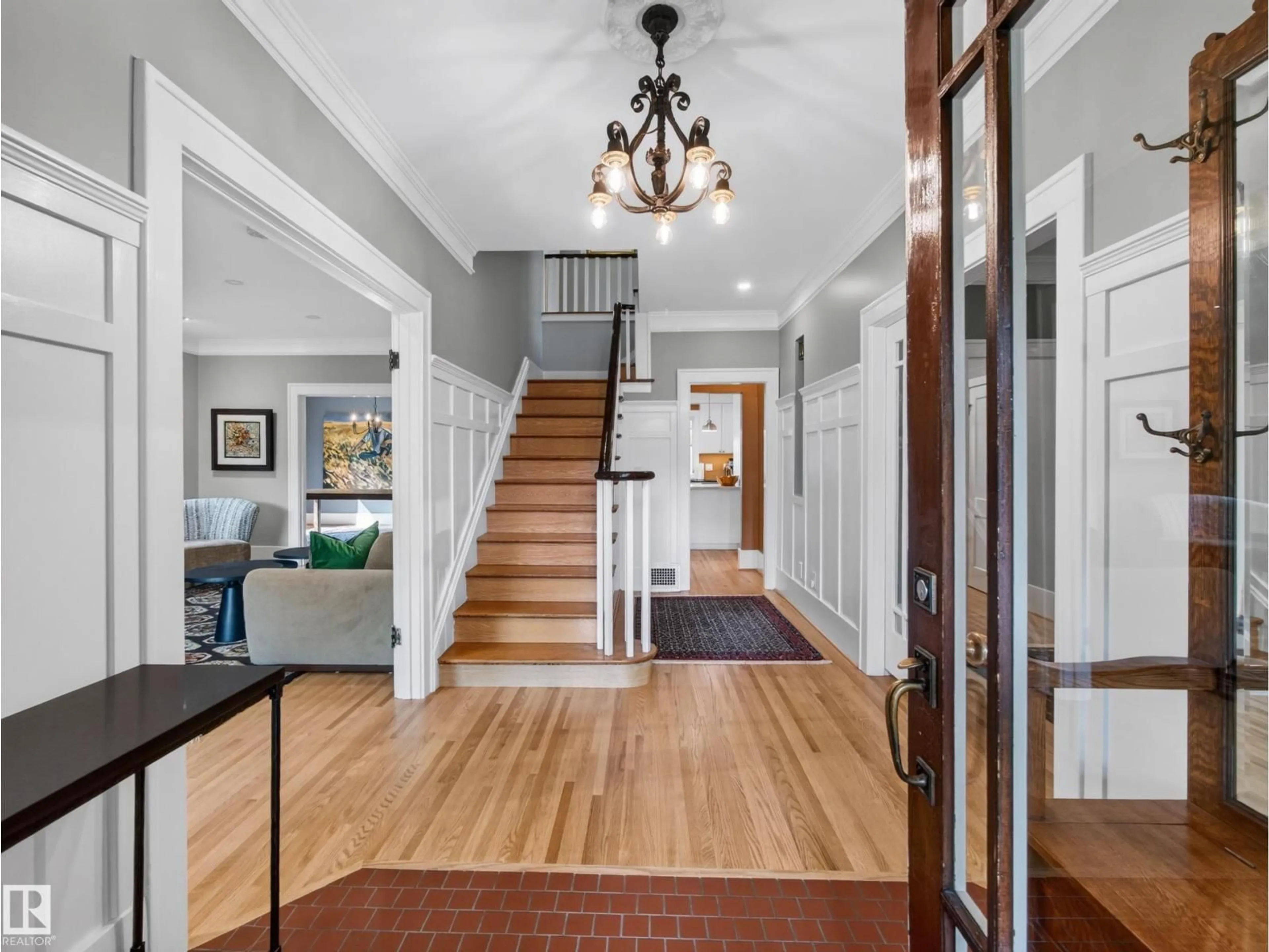 Indoor entryway for 11108 64 ST, Edmonton Alberta T5W4H1