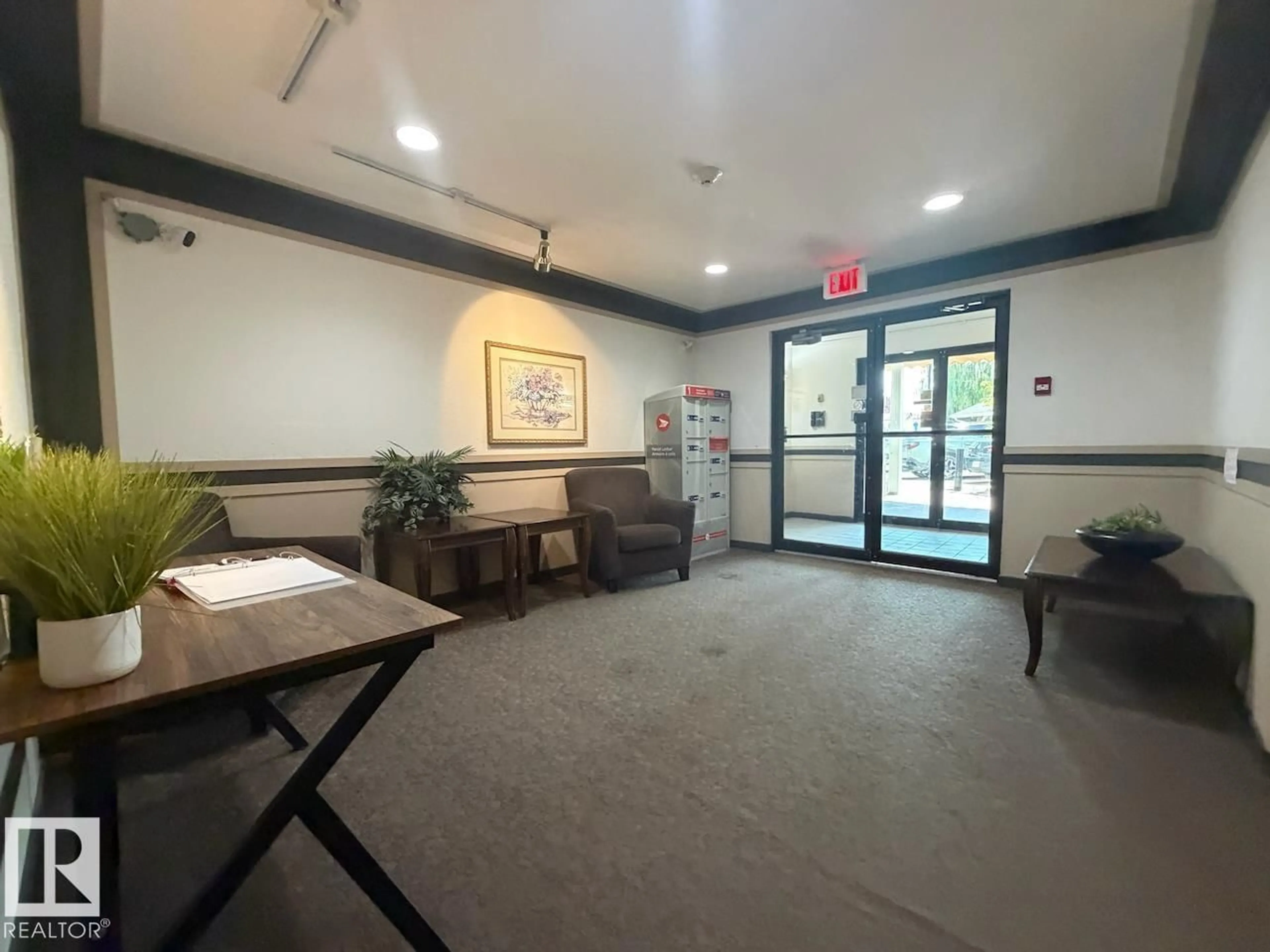 Indoor foyer for #312 - 11620 9A AV, Edmonton Alberta T6J7B4