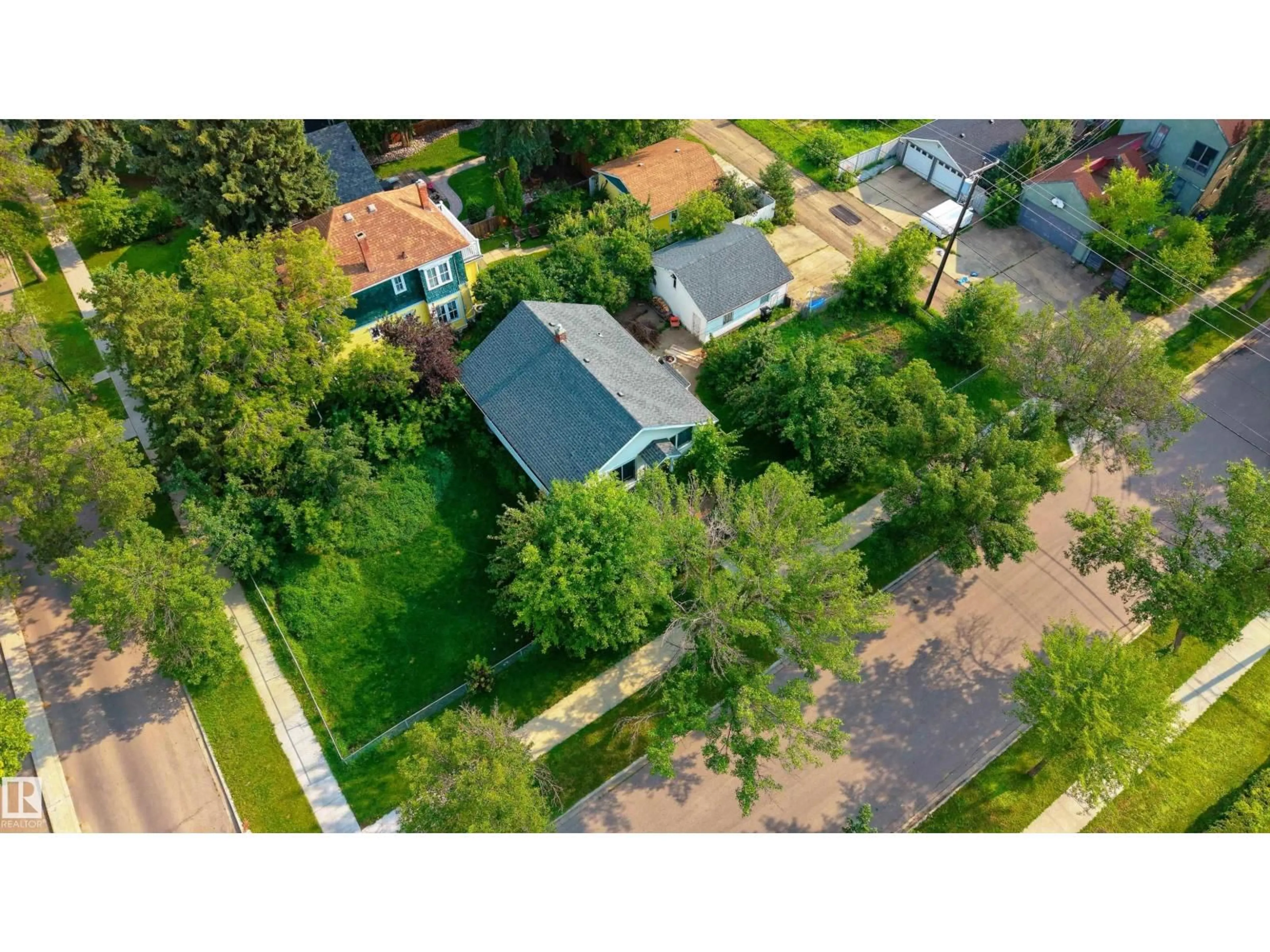 A pic from outside/outdoor area/front of a property/back of a property/a pic from drone, street for 12628 112 AV, Edmonton Alberta T5M2T3