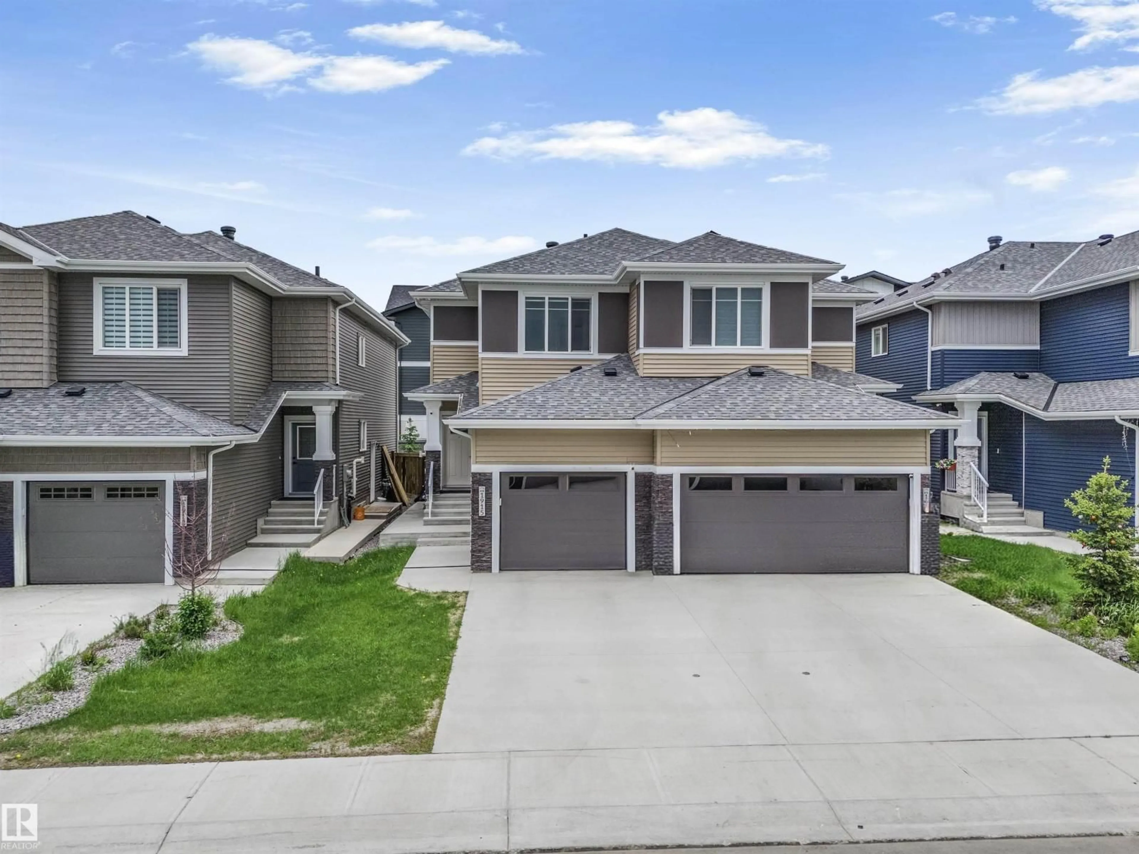 A pic from outside/outdoor area/front of a property/back of a property/a pic from drone, street for SW - 1915 164 ST, Edmonton Alberta T6W5J8