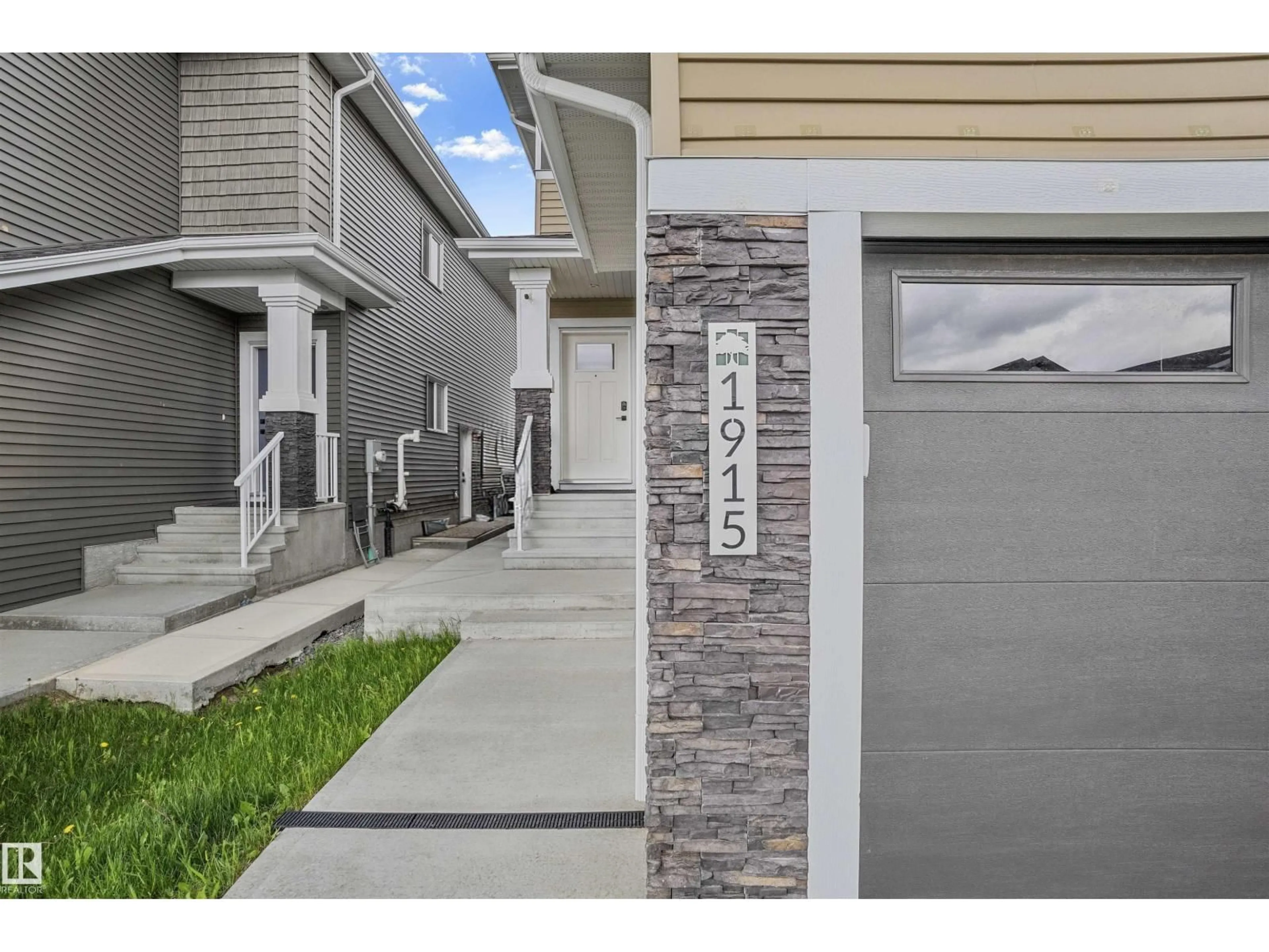 Indoor entryway for SW - 1915 164 ST, Edmonton Alberta T6W5J8