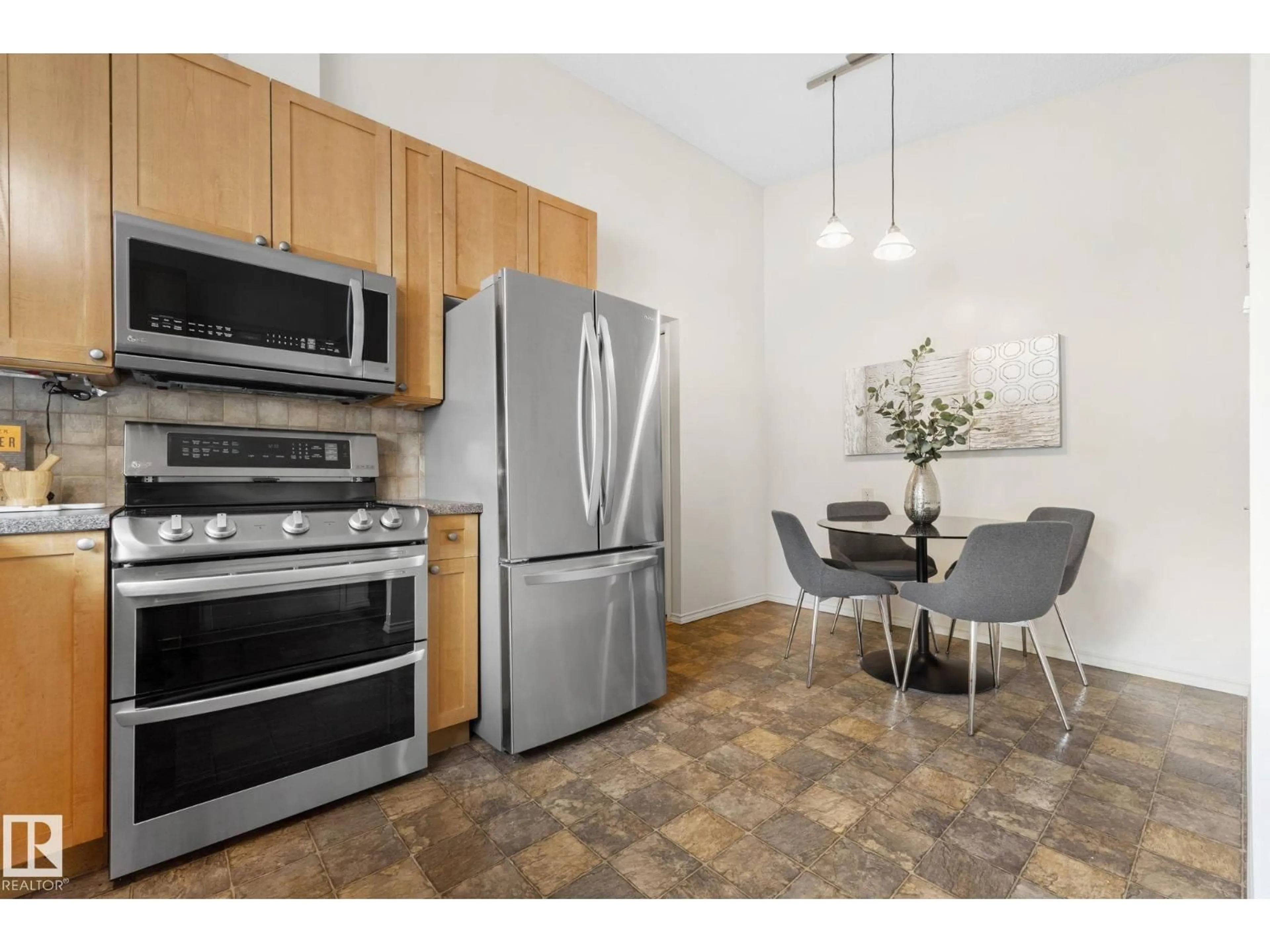 Standard kitchen, unknown for 17 LATIMER PL, St. Albert Alberta T8N2J5