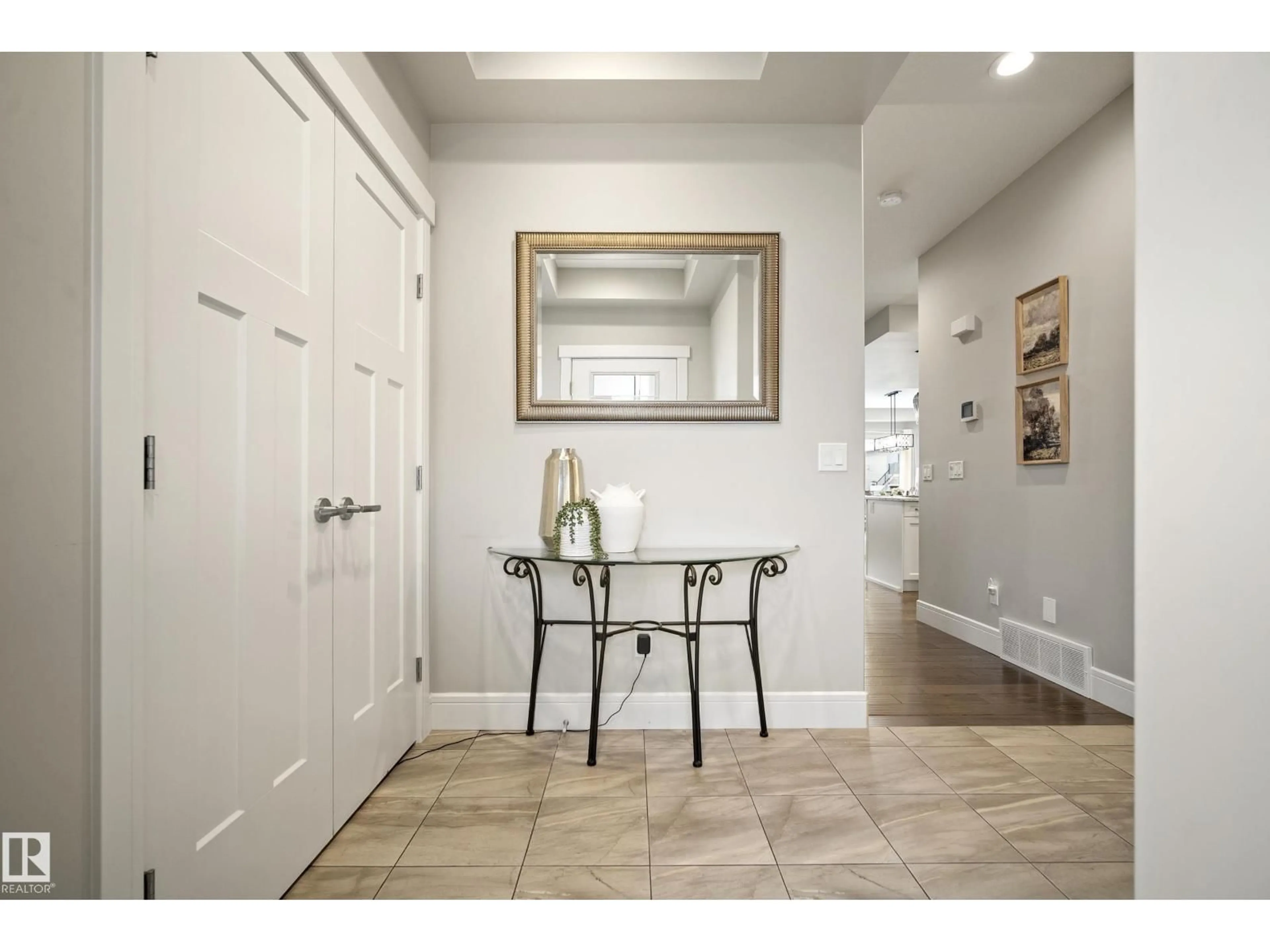 Indoor entryway for 53 AINSLEY WY, Sherwood Park Alberta T8H1A1