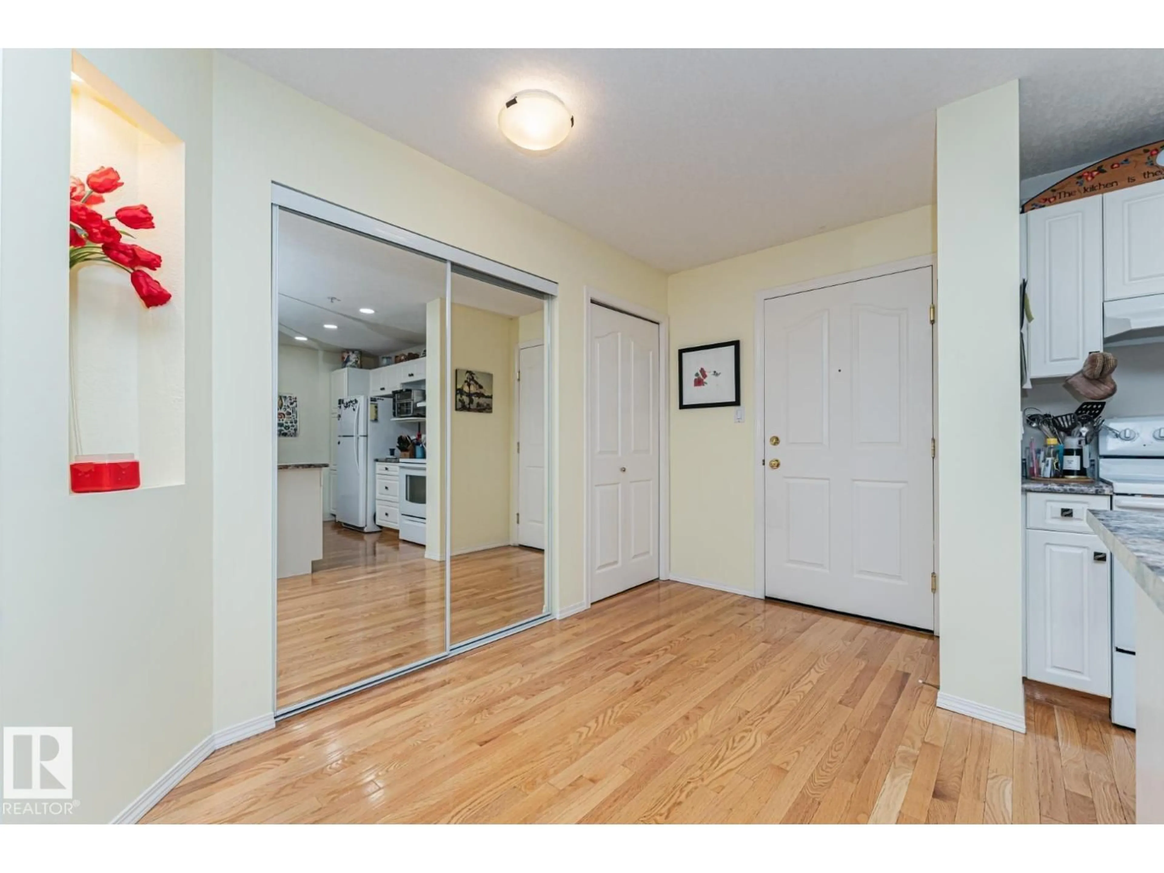 Indoor entryway for 104 - 911 RABBIT HILL RD, Edmonton Alberta T6R2S7