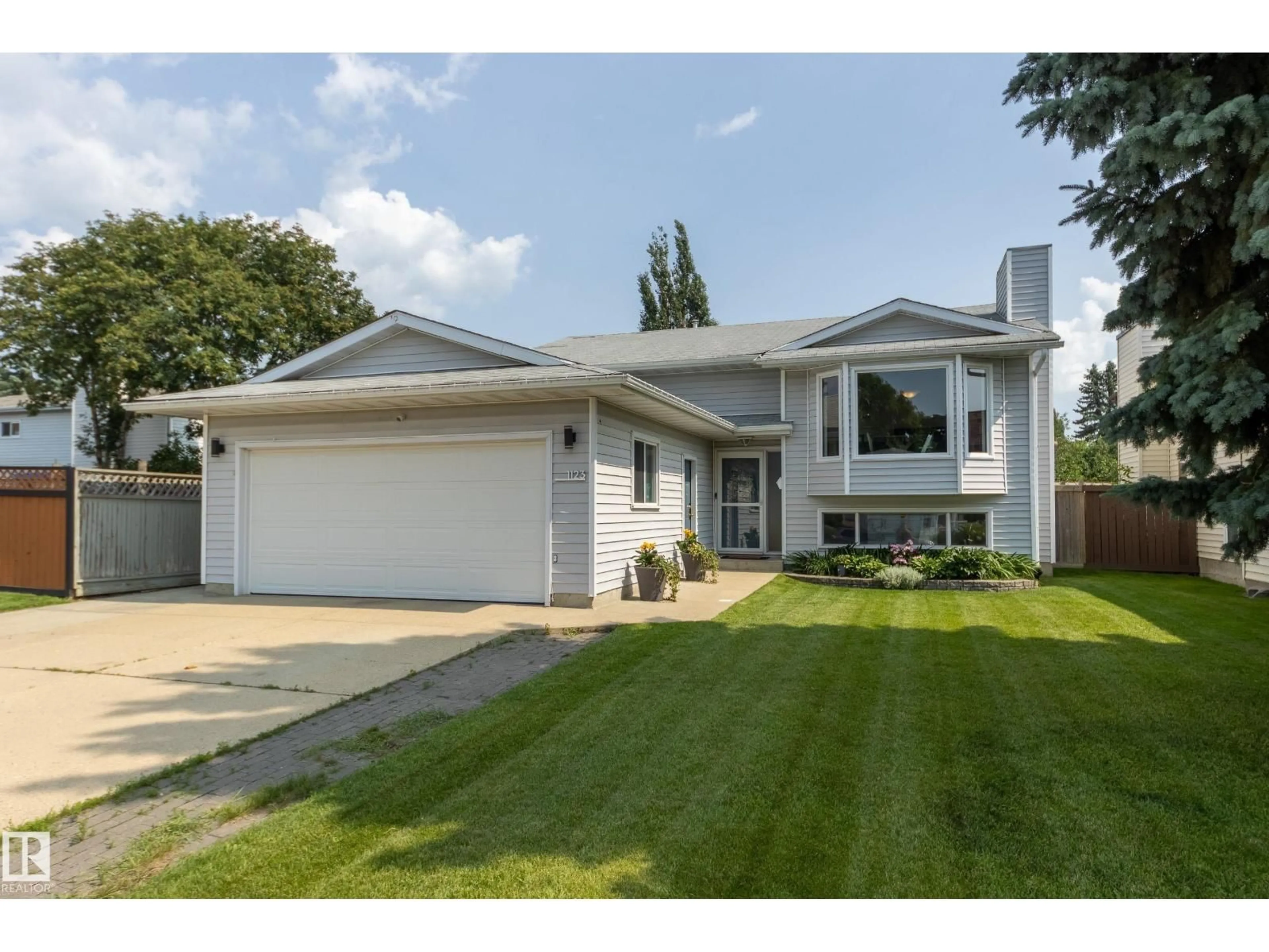 Home with vinyl exterior material, street for NW - 1123 48 ST, Edmonton Alberta T6L5V1