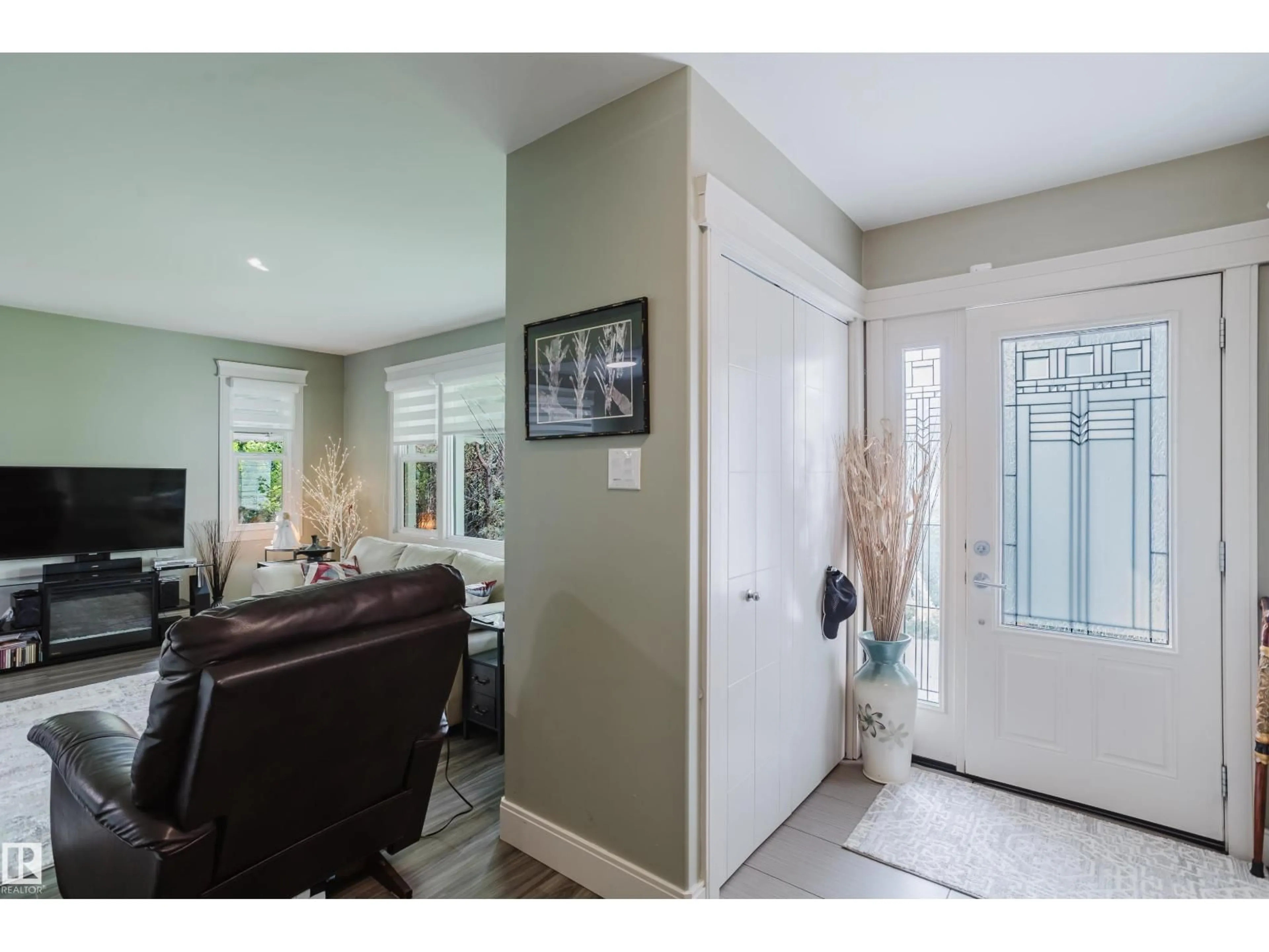 Indoor entryway for NW - 14814 104 AV, Edmonton Alberta T5N0X7