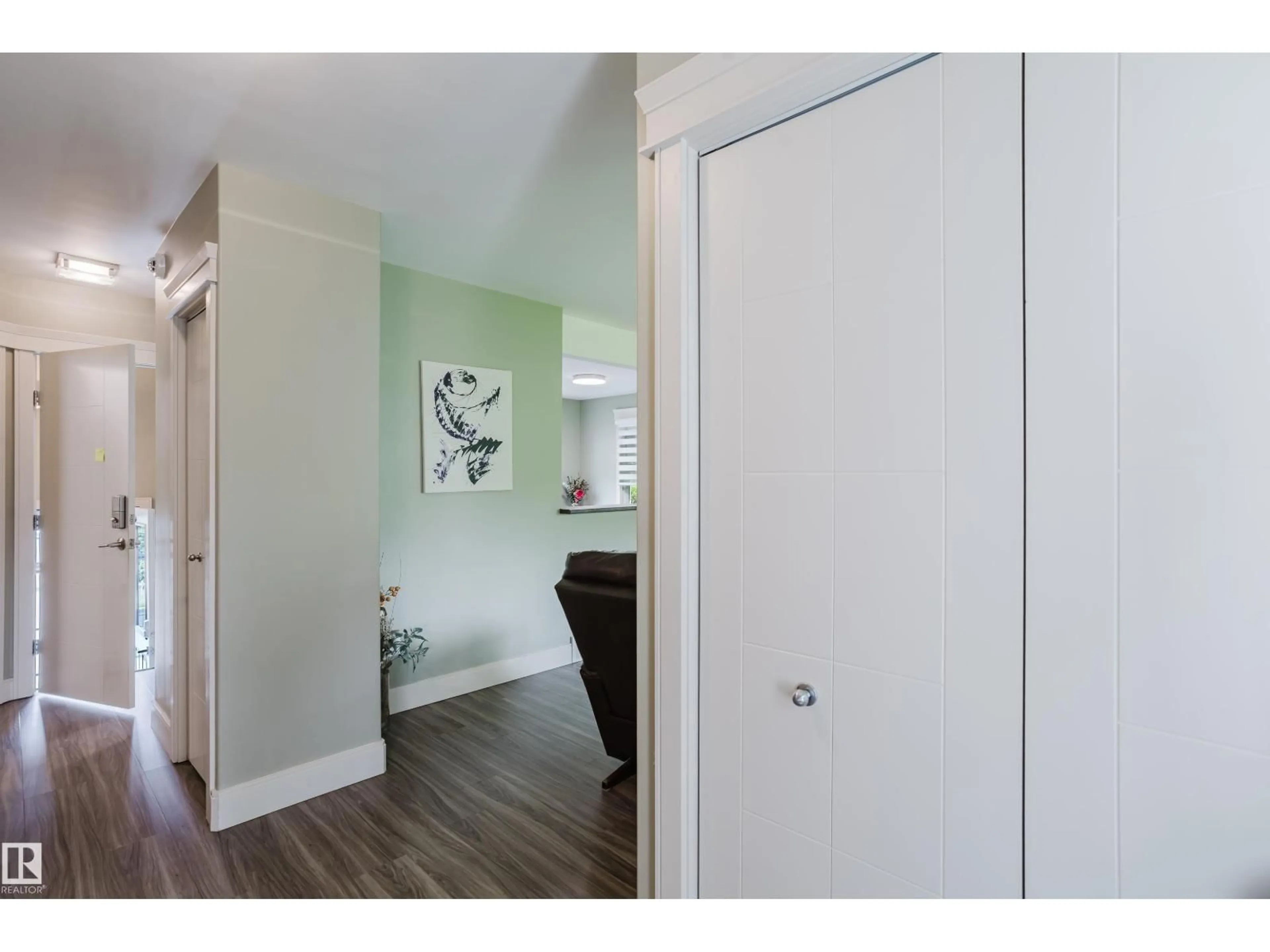 Indoor entryway for NW - 14814 104 AV, Edmonton Alberta T5N0X7
