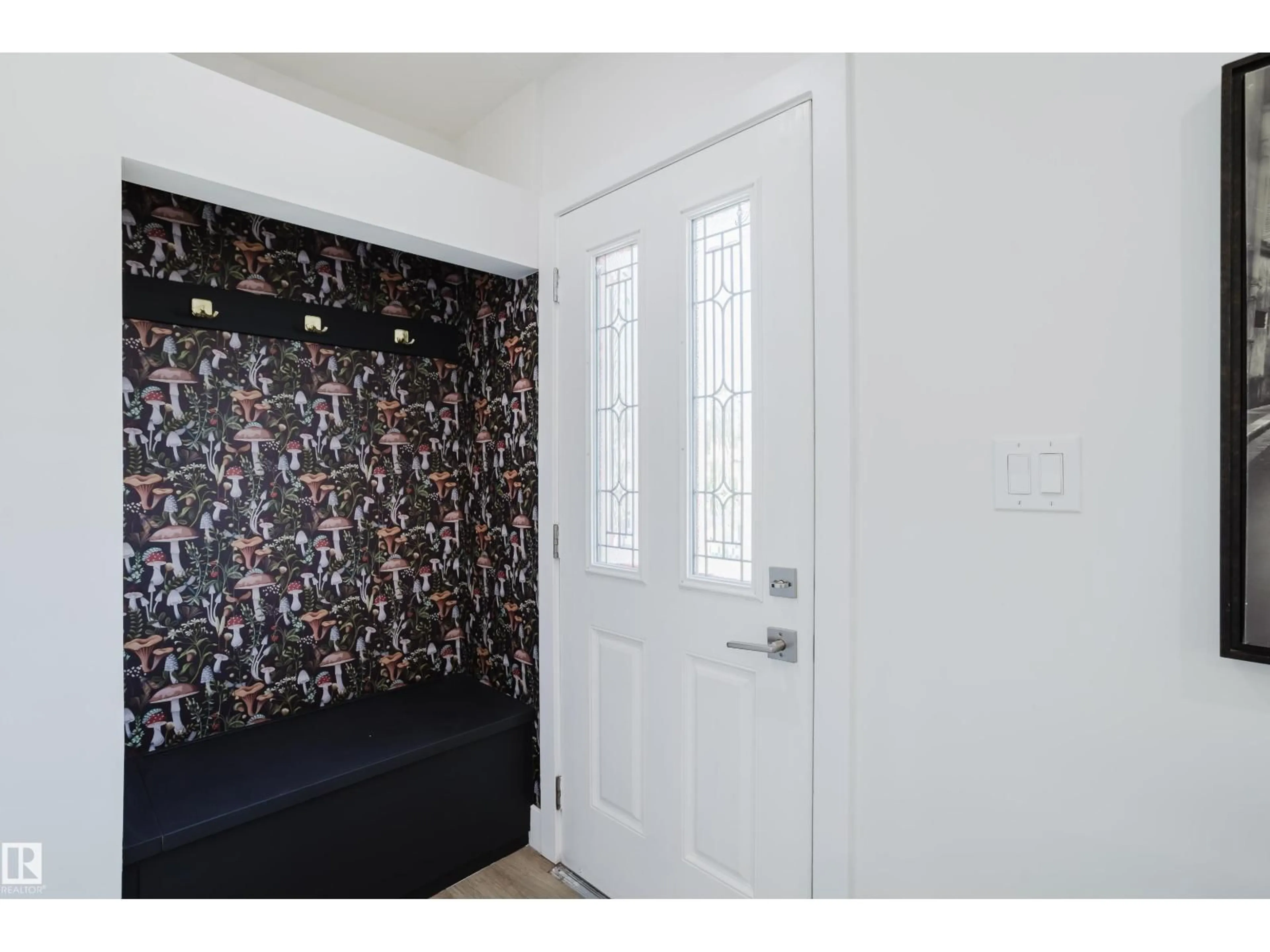Indoor entryway for 11455 111A AV, Edmonton Alberta T5G0E9