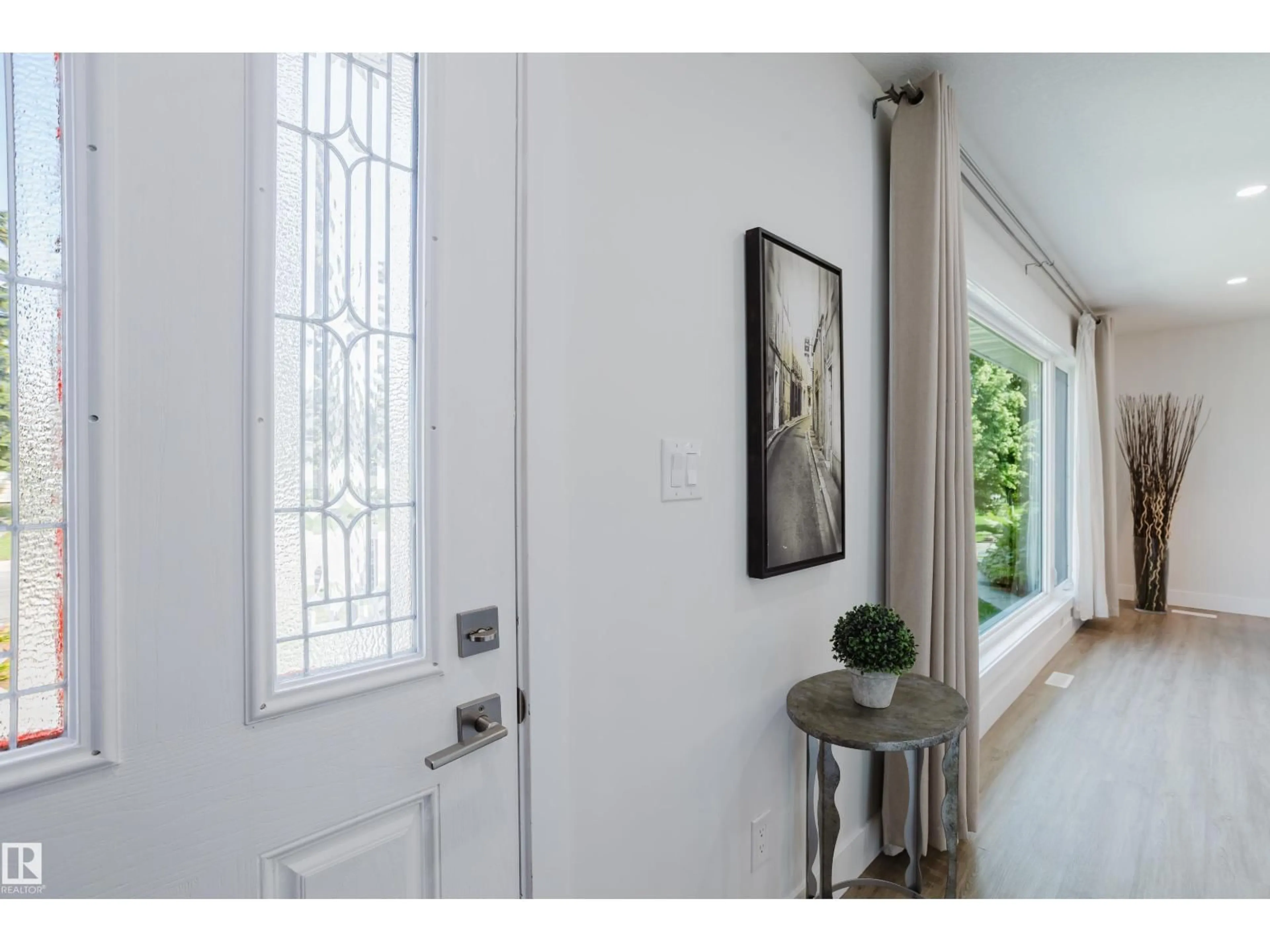 Indoor entryway for 11455 111A AV, Edmonton Alberta T5G0E9