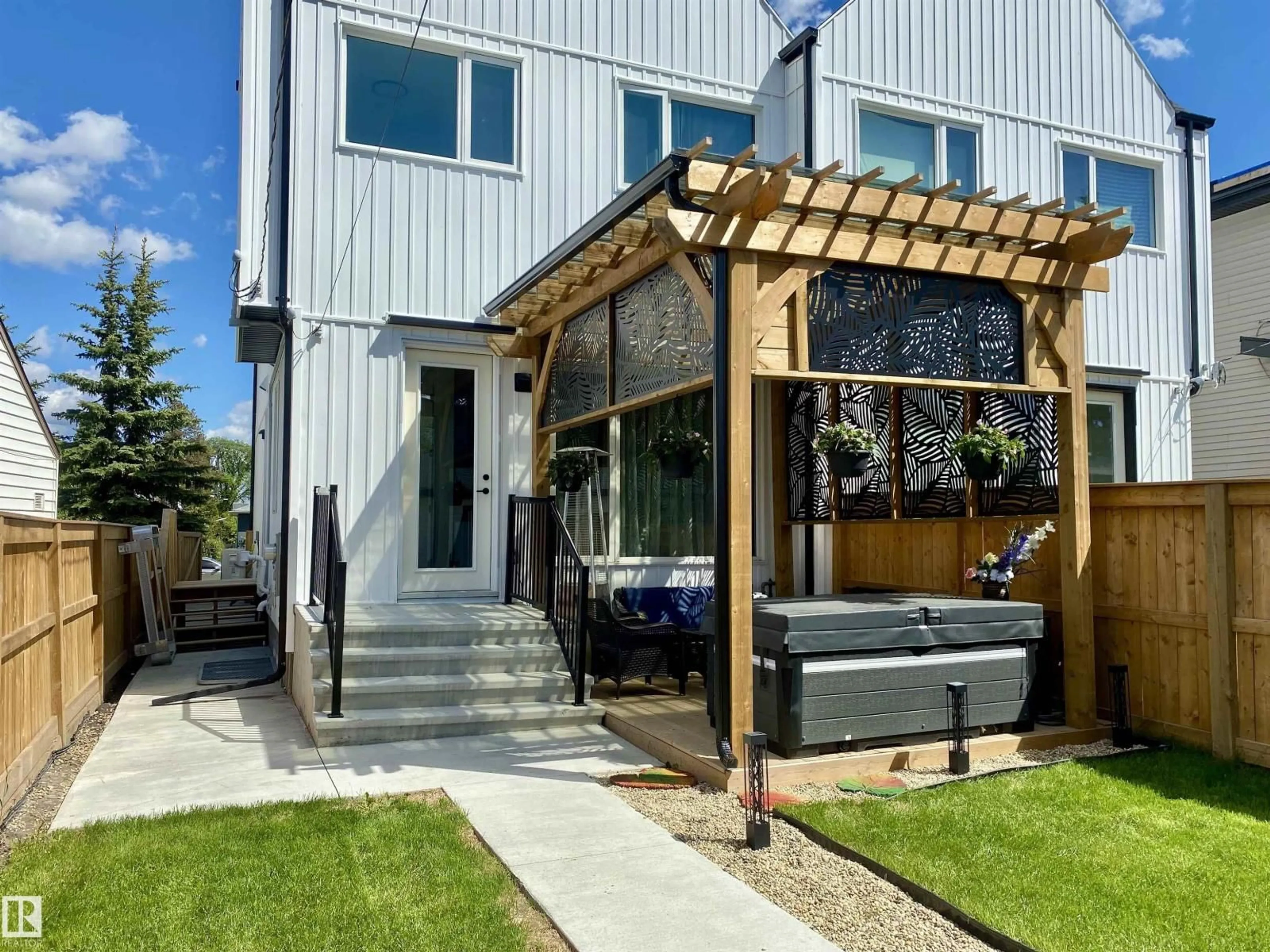 Patio, street for 10936 117 ST, Edmonton Alberta T5H3N6