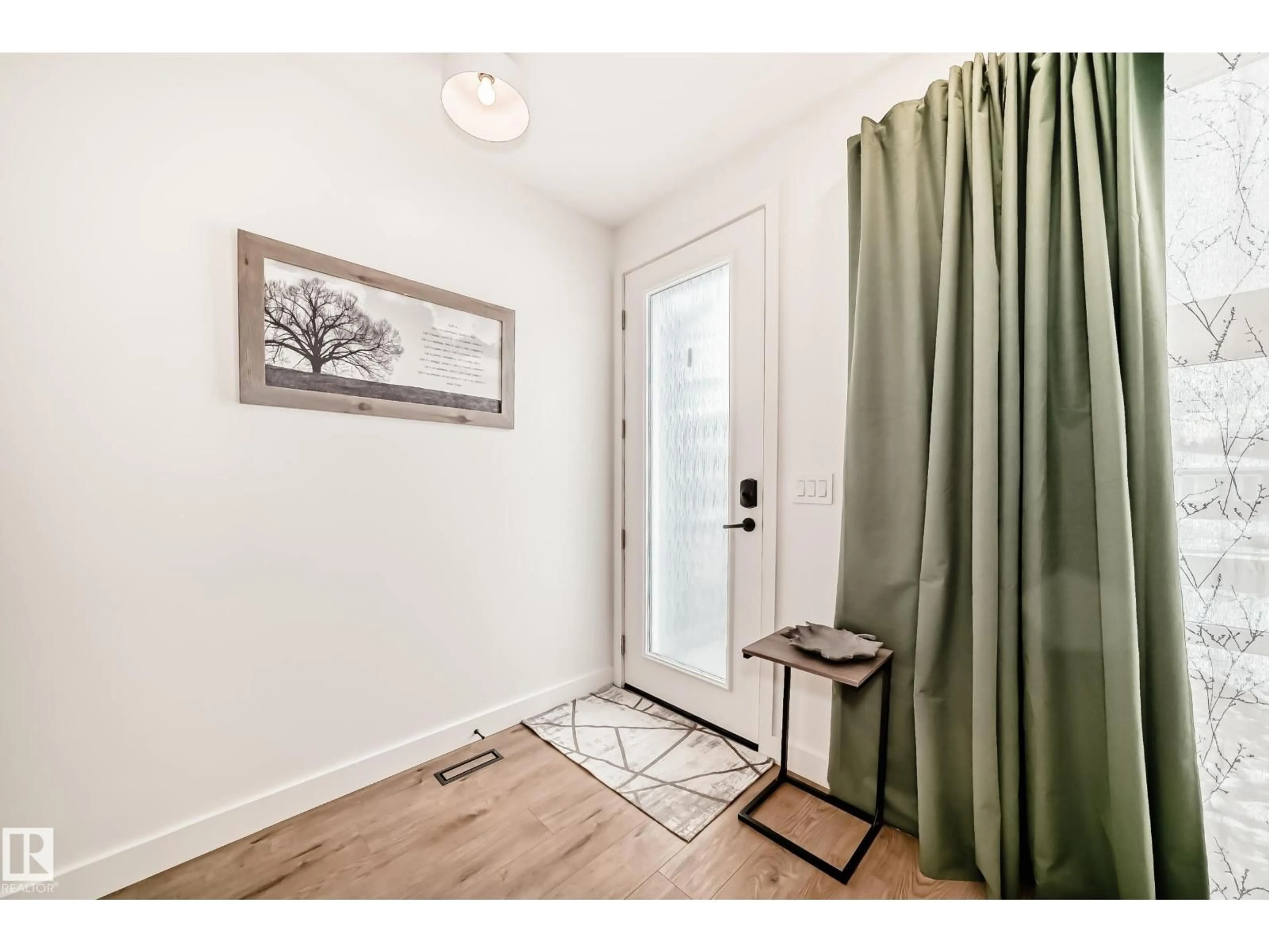 Indoor entryway for 10936 117 ST, Edmonton Alberta T5H3N6