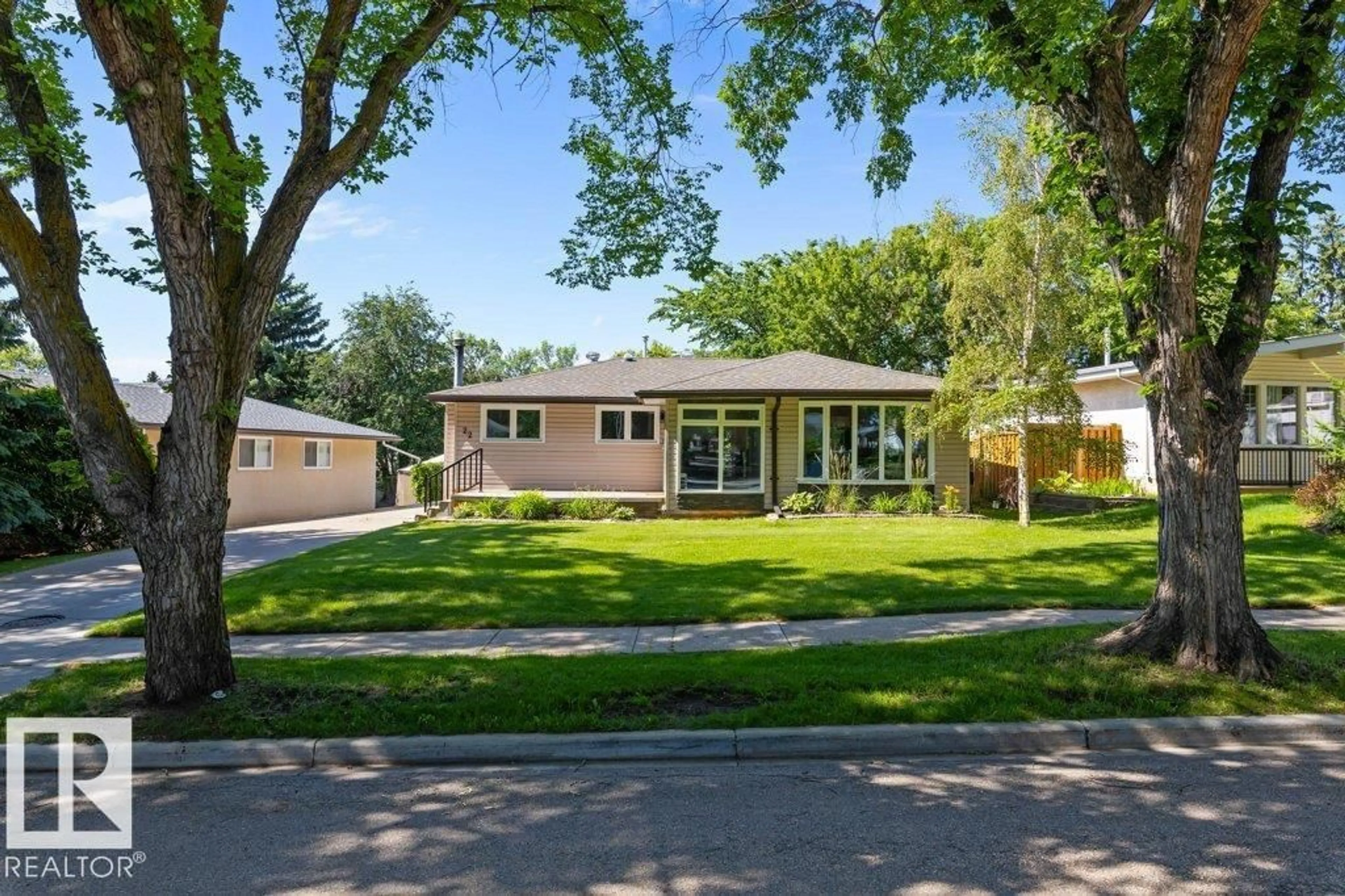 Home with vinyl exterior material, street for 22 BURNHAM AV, St. Albert Alberta T8N0A7