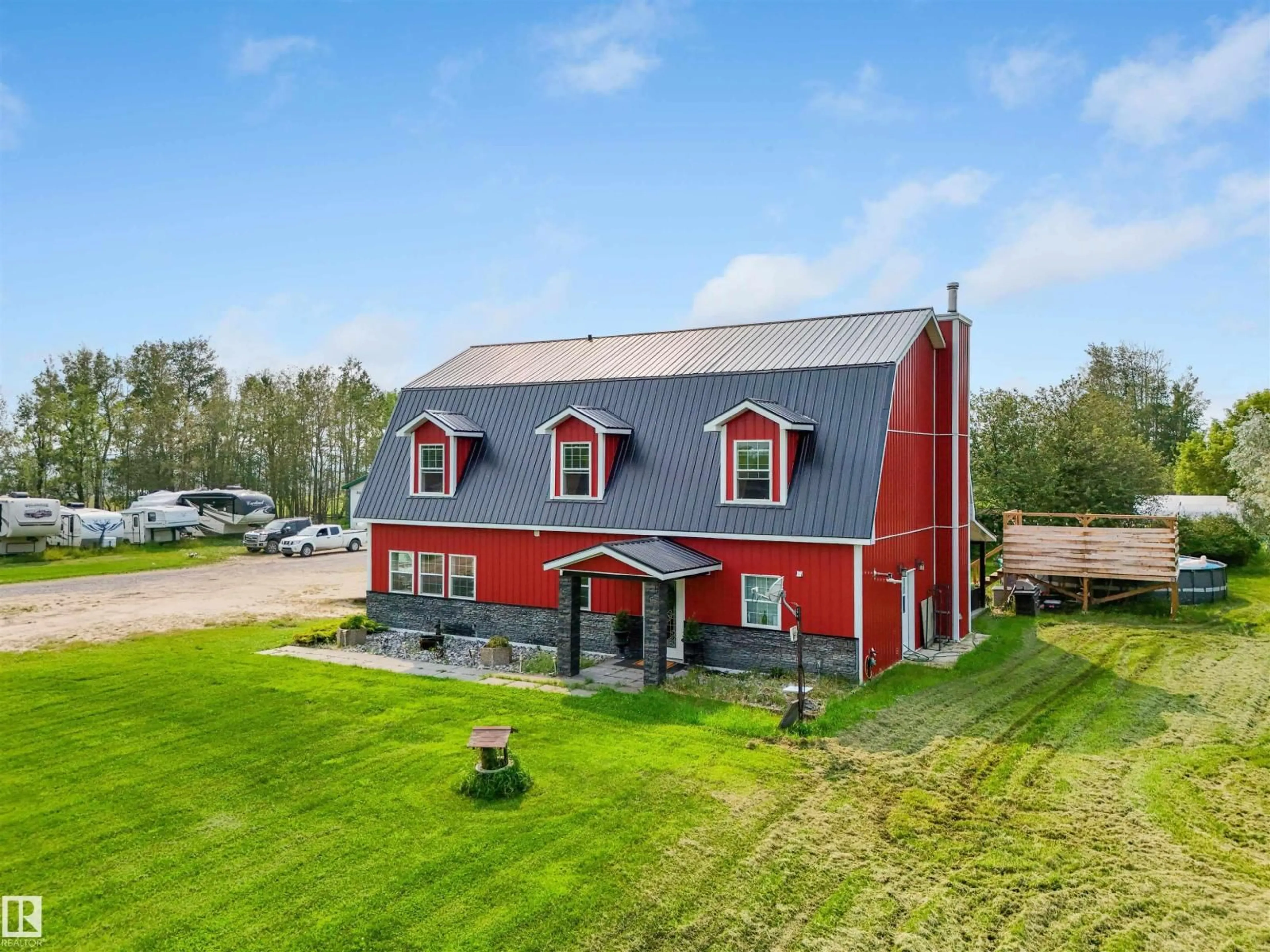 A pic from outside/outdoor area/front of a property/back of a property/a pic from drone, building for 49218 RGE ROAD 80, Rural Brazeau County Alberta T7A2A1