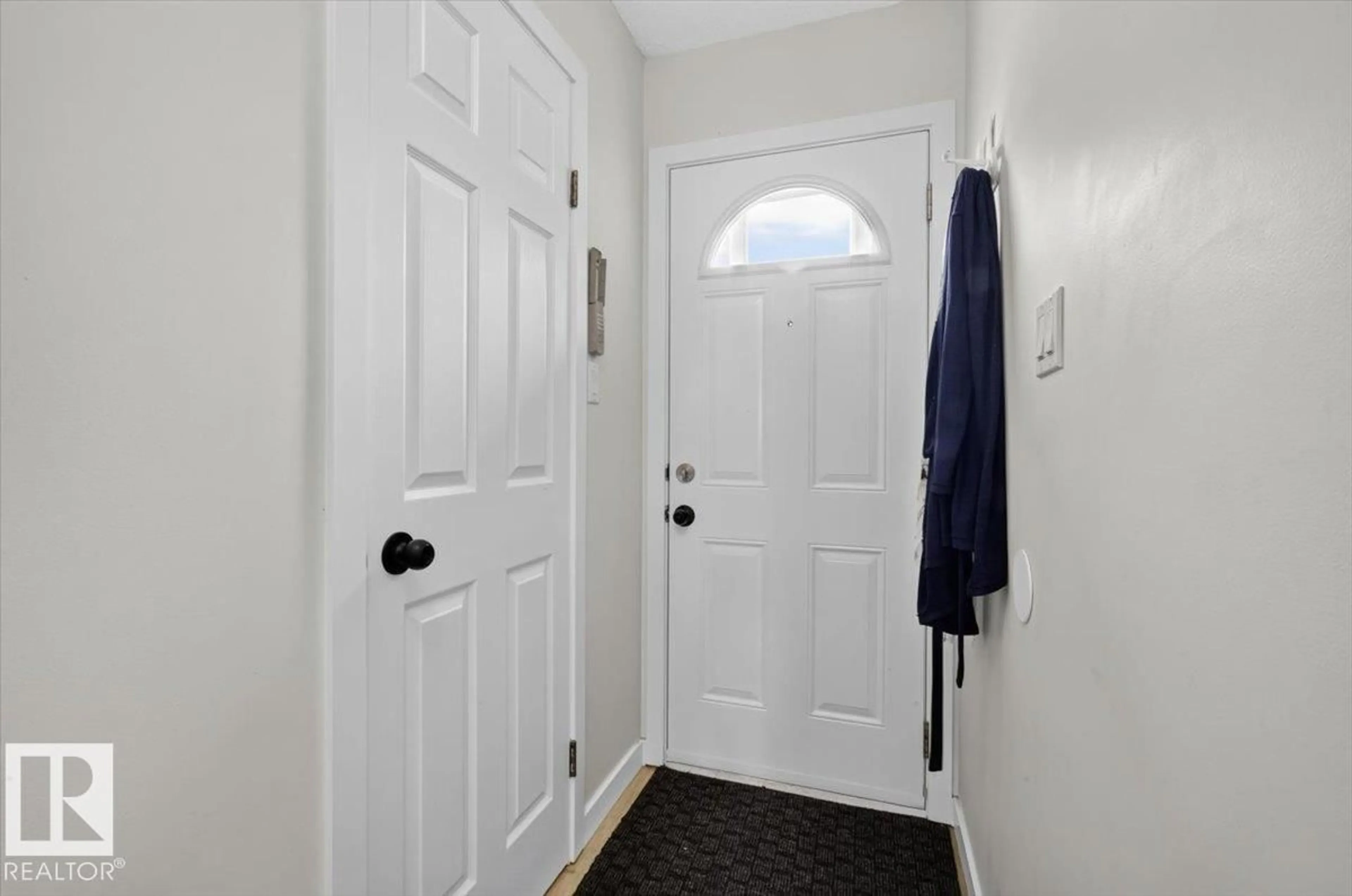 Indoor entryway for 1096 MILLBOURNE RD E NW, Edmonton Alberta T6K1W1