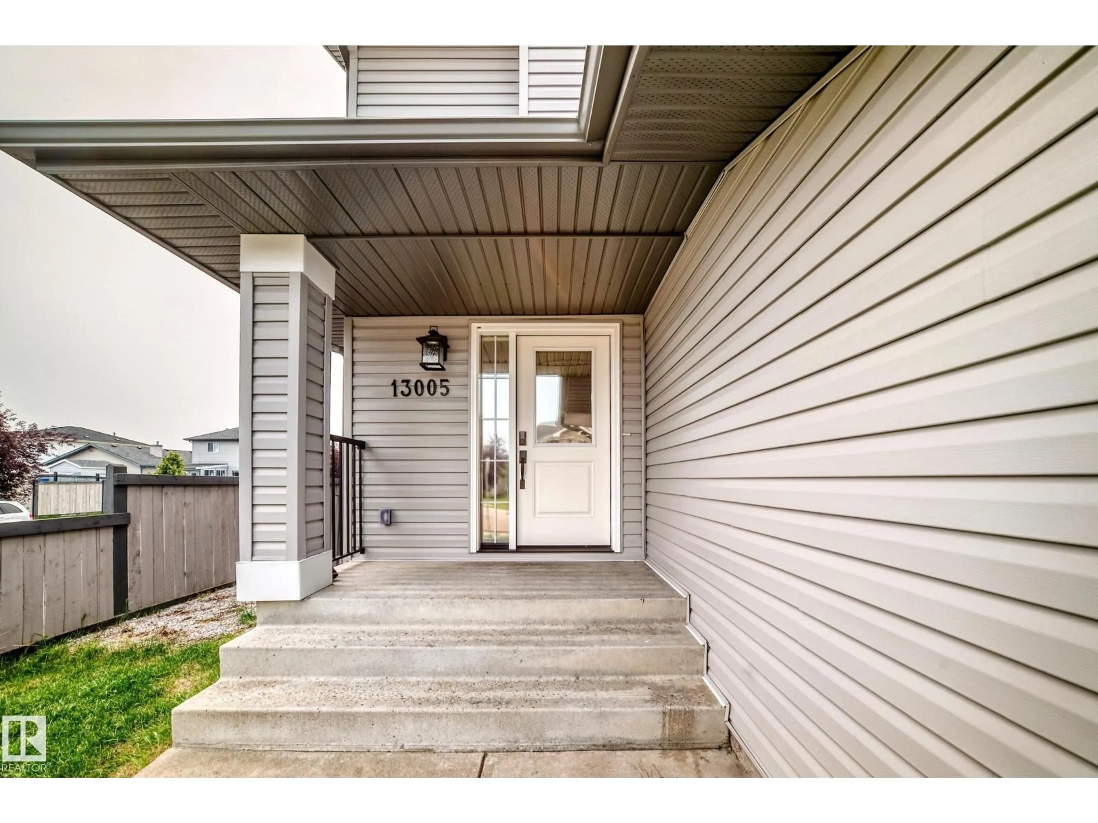 Indoor entryway for 13005 162A AV, Edmonton Alberta T6V1V5