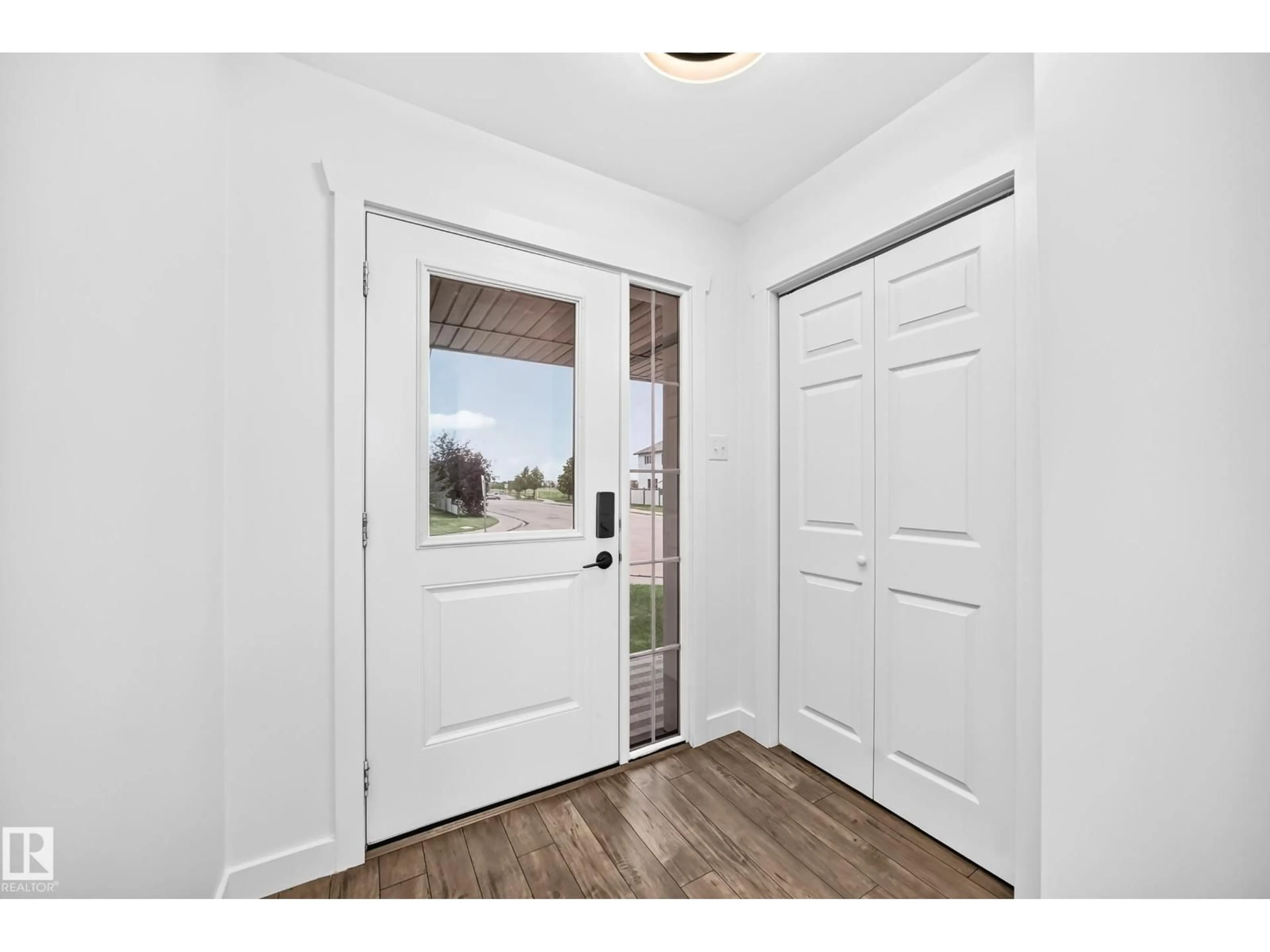 Indoor entryway for 13005 162A AV, Edmonton Alberta T6V1V5