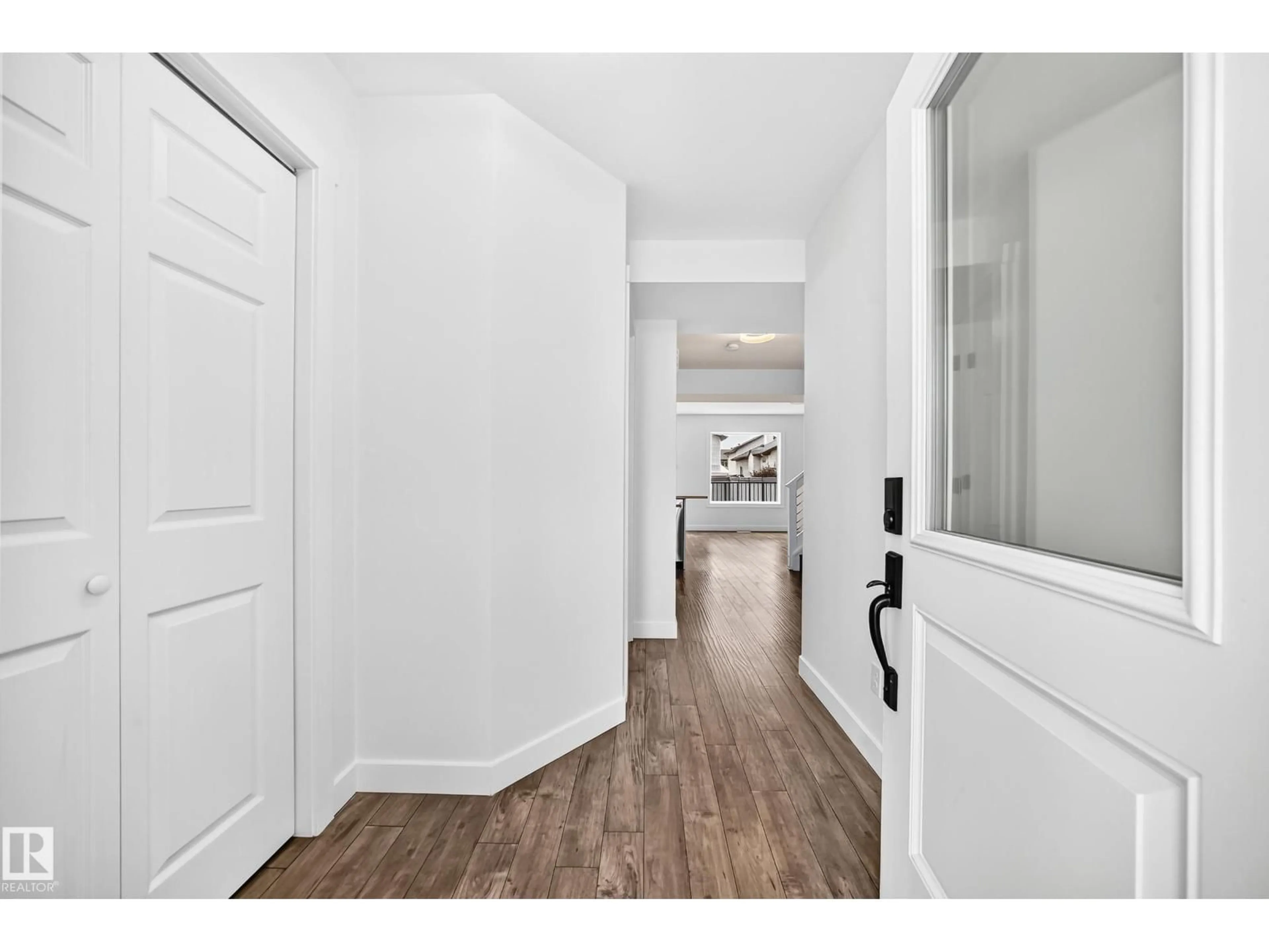 Indoor entryway for 13005 162A AV, Edmonton Alberta T6V1V5