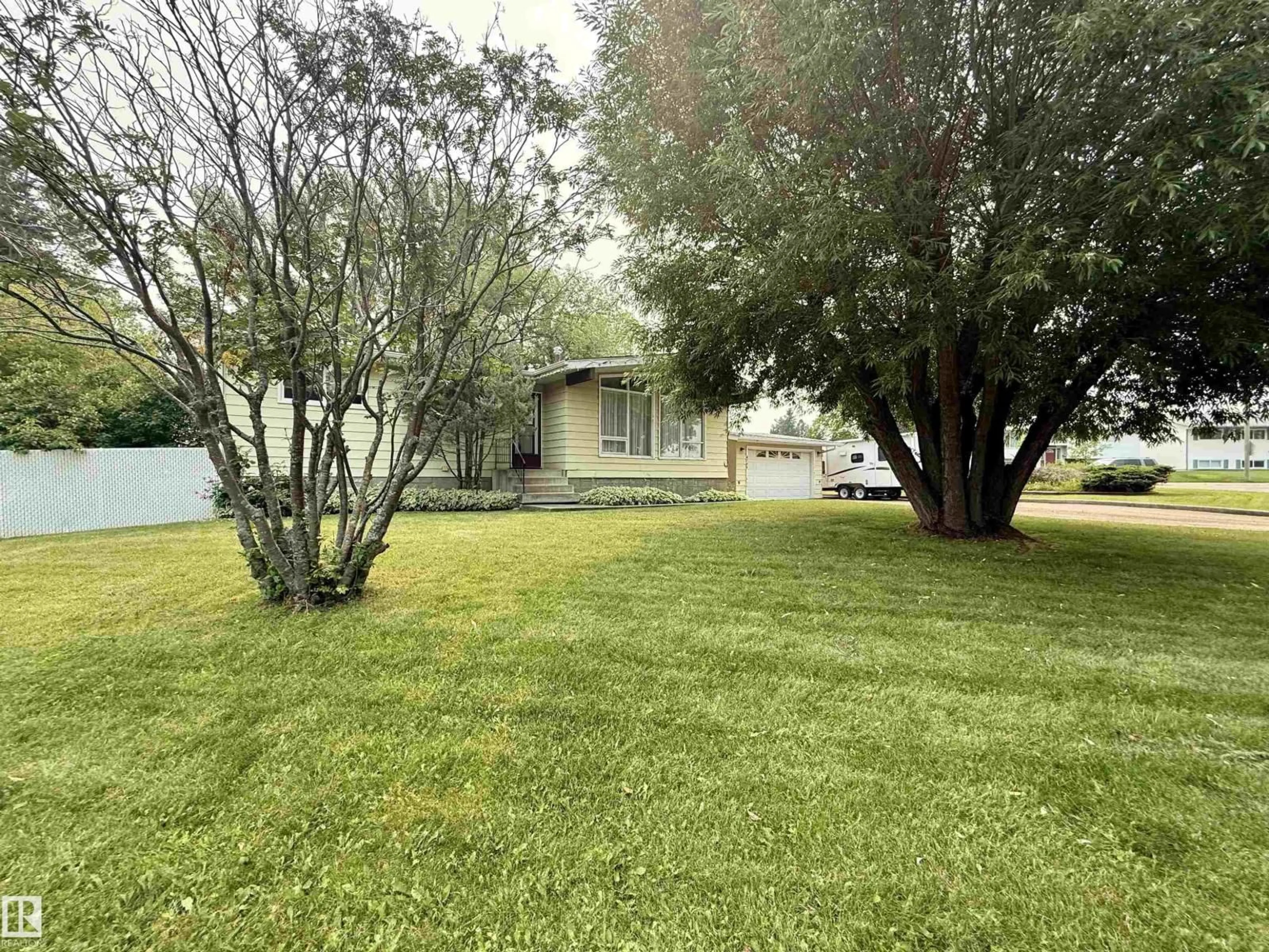 A pic from outside/outdoor area/front of a property/back of a property/a pic from drone, street for 4705 43A ST, Drayton Valley Alberta T7A1H1