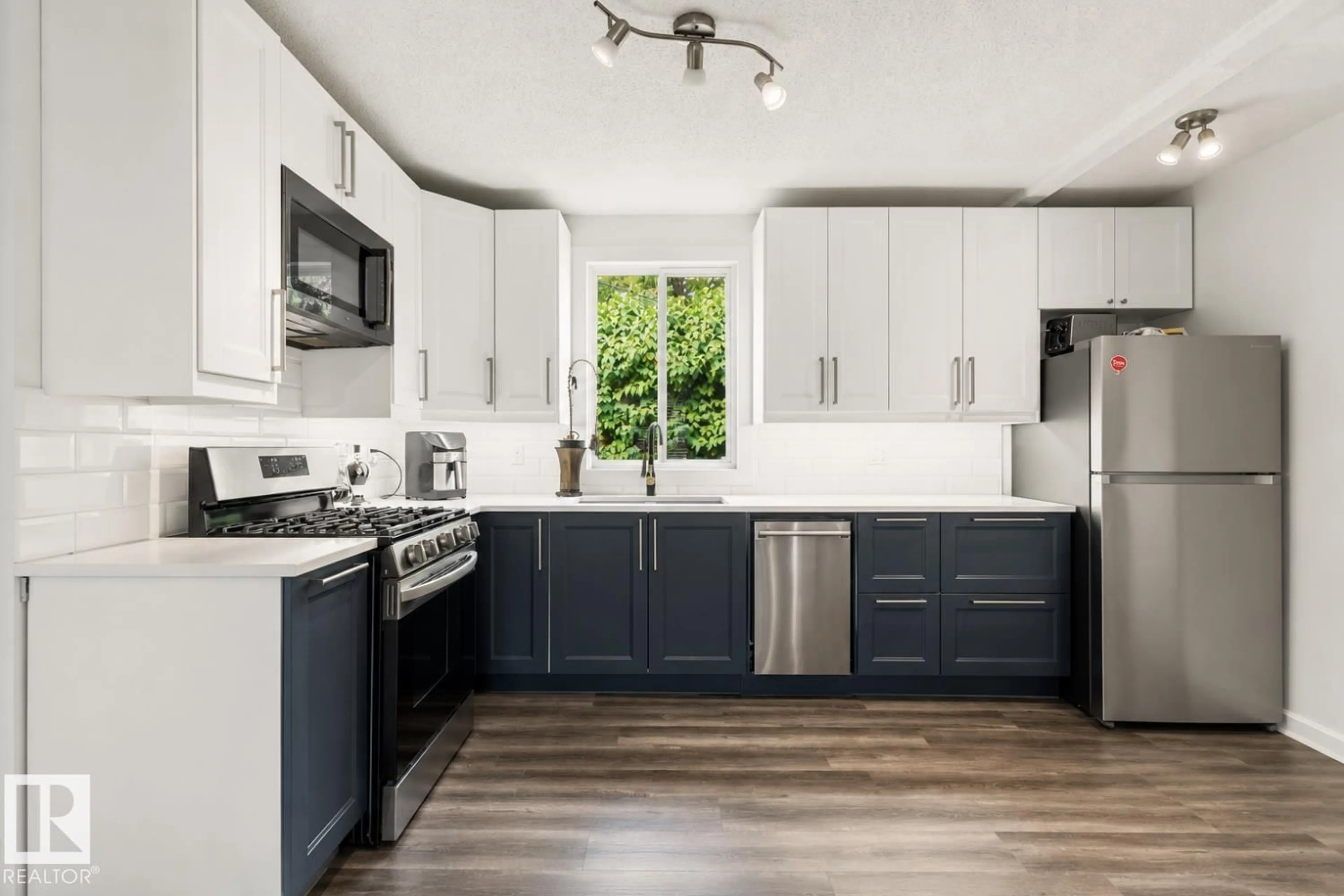 Open concept kitchen, ceramic/tile floor for 12150 47 ST, Edmonton Alberta T5W2X5